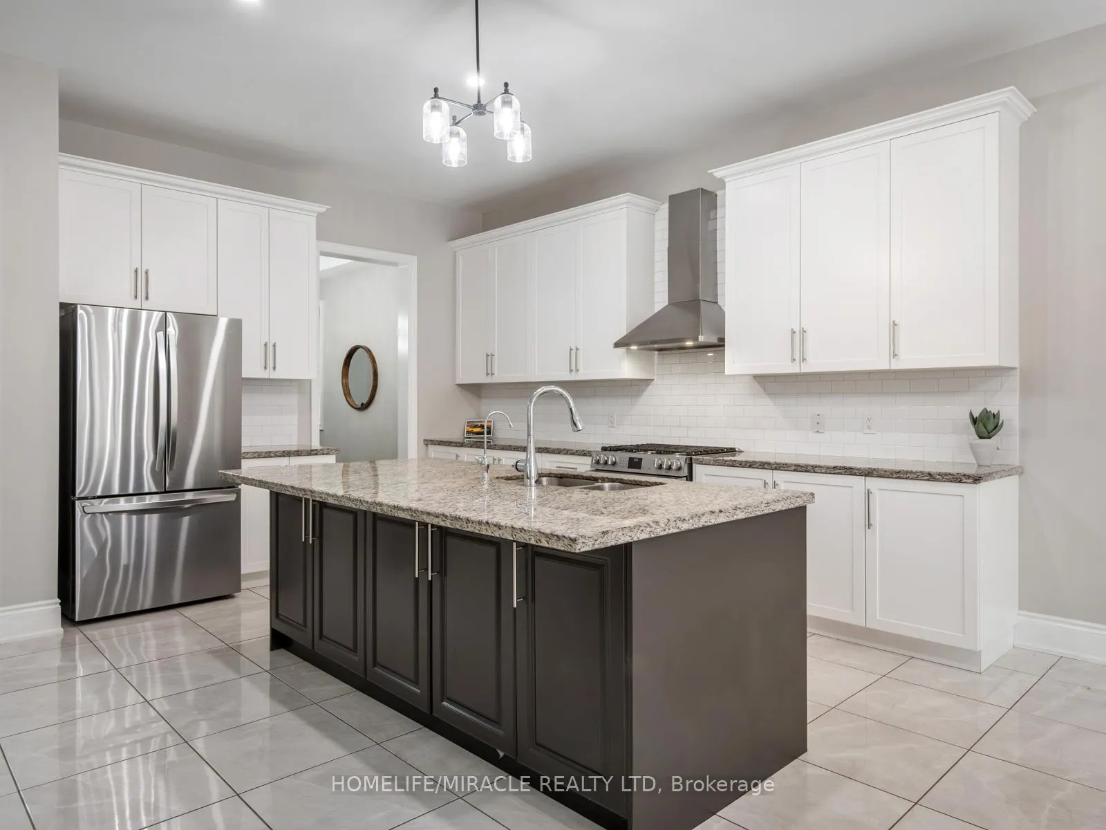Photo 15 of 10 Erintown Crescent, Brampton, Toronto Gore Rural Estate — HOMEH