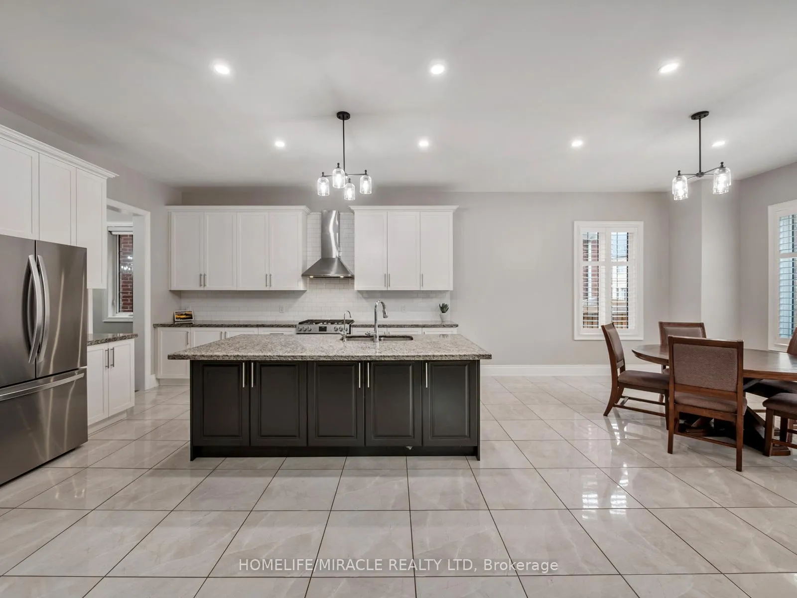 Photo 16 of 10 Erintown Crescent, Brampton, Toronto Gore Rural Estate — HOMEH