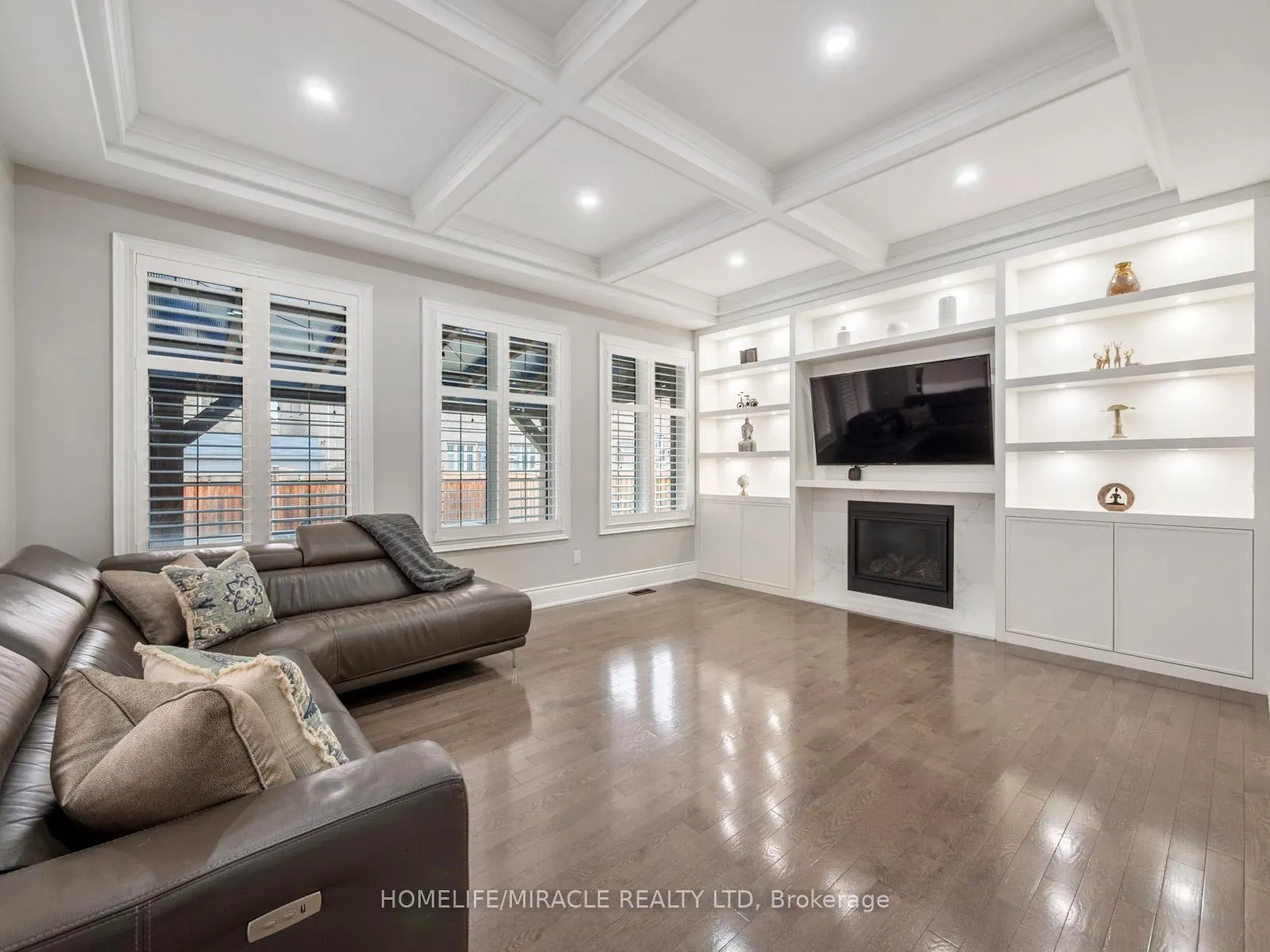 Photo 18 of 10 Erintown Crescent, Brampton, Toronto Gore Rural Estate — HOMEH
