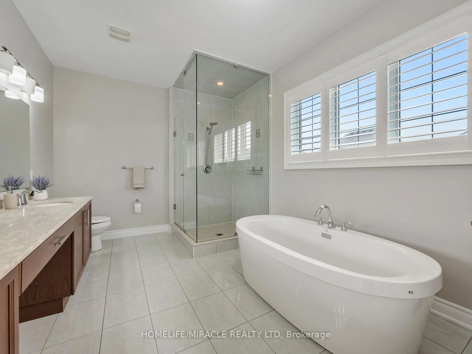 Photo 24 of 10 Erintown Crescent, Brampton, Toronto Gore Rural Estate — HOMEH