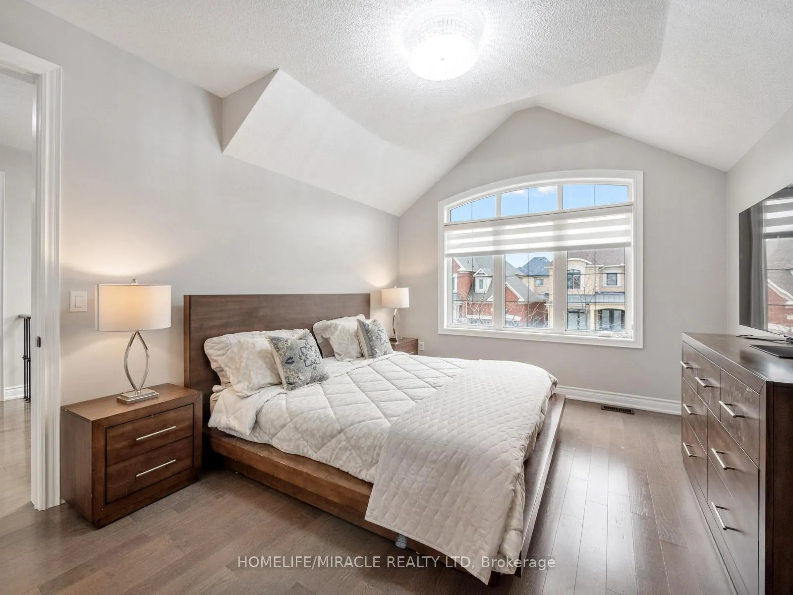 Photo 28 of 10 Erintown Crescent, Brampton, Toronto Gore Rural Estate — HOMEH