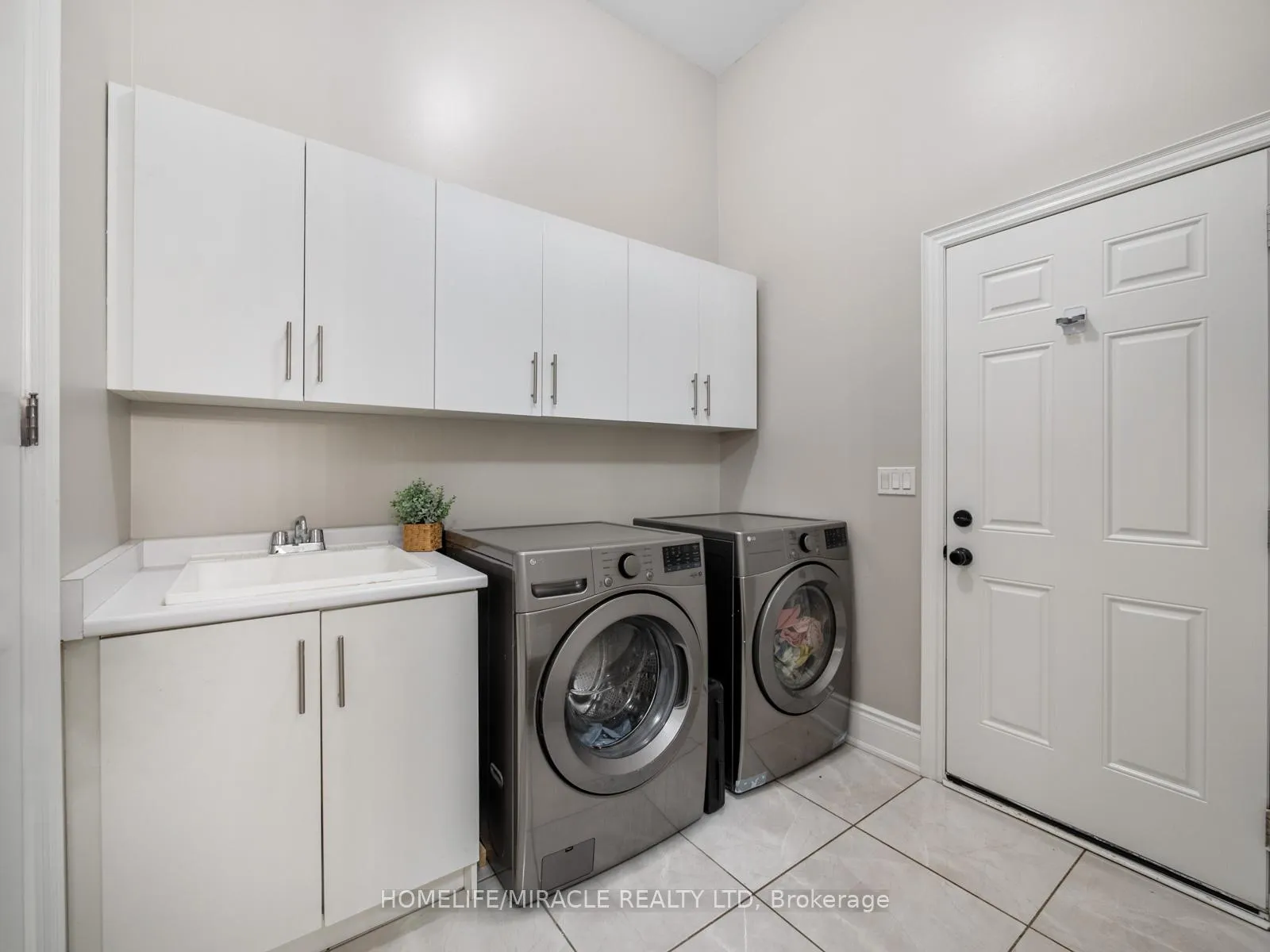 Photo 32 of 10 Erintown Crescent, Brampton, Toronto Gore Rural Estate — HOMEH
