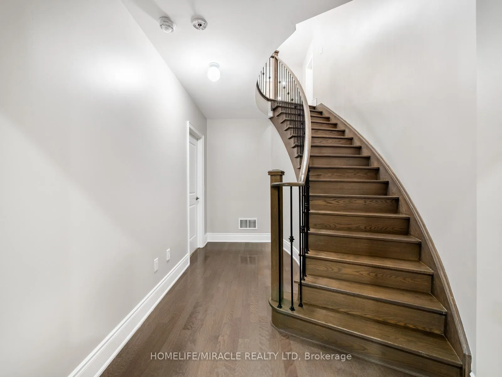 Photo 33 of 10 Erintown Crescent, Brampton, Toronto Gore Rural Estate — HOMEH