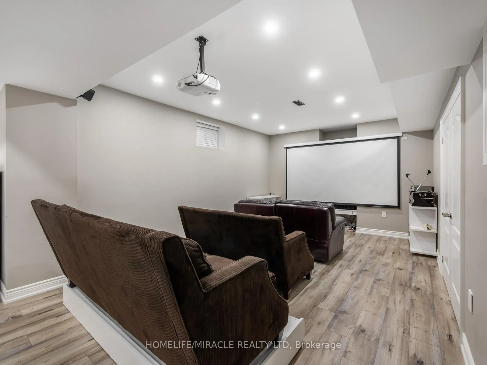 Photo 36 of 10 Erintown Crescent, Brampton, Toronto Gore Rural Estate — HOMEH