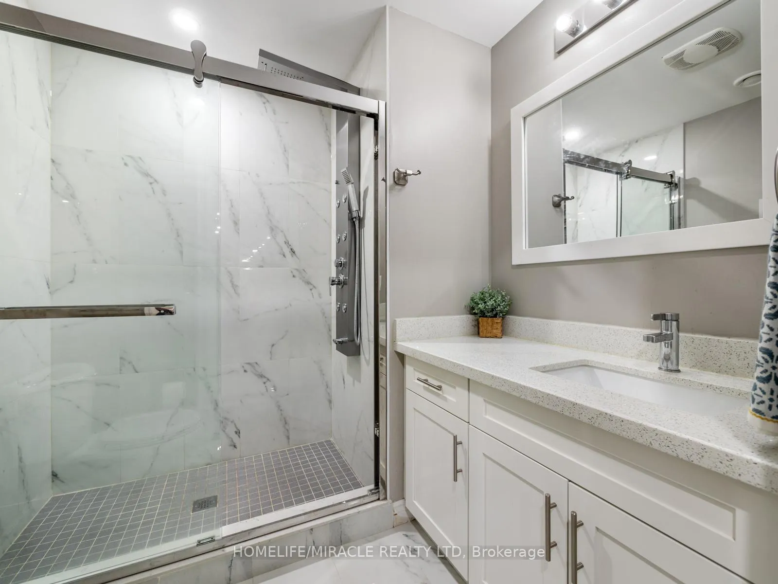 Photo 38 of 10 Erintown Crescent, Brampton, Toronto Gore Rural Estate — HOMEH