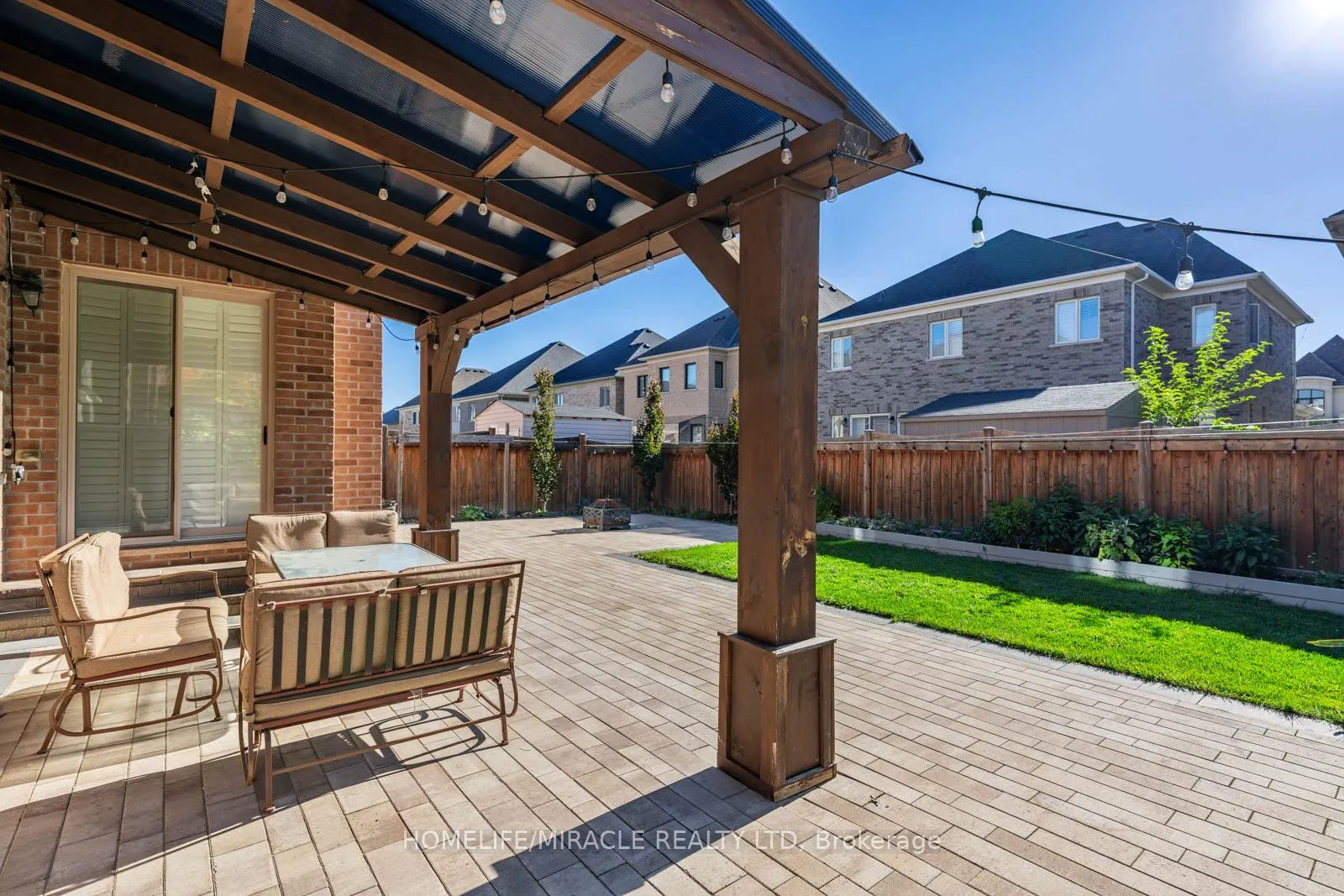 Photo 44 of 10 Erintown Crescent, Brampton, Toronto Gore Rural Estate — HOMEH