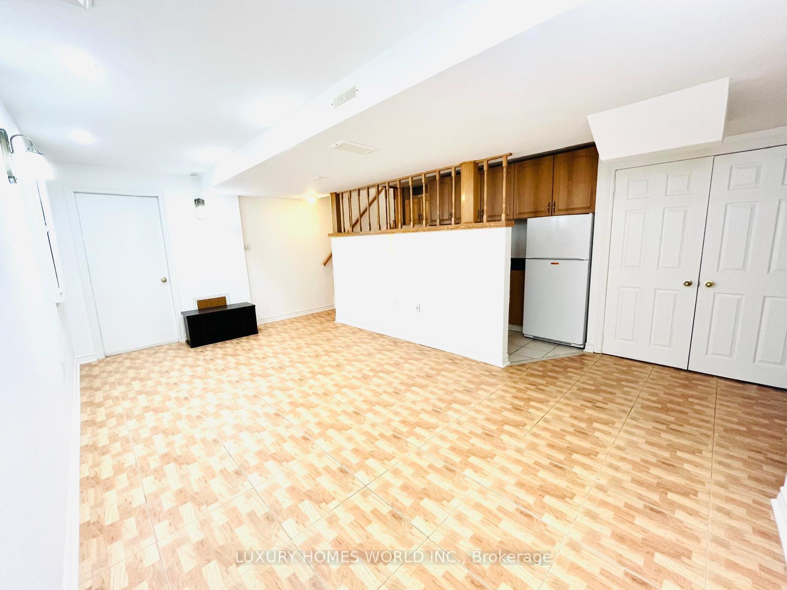 Photo 2 of 30 Avenida Street, Markham, Middlefield — HOMEH