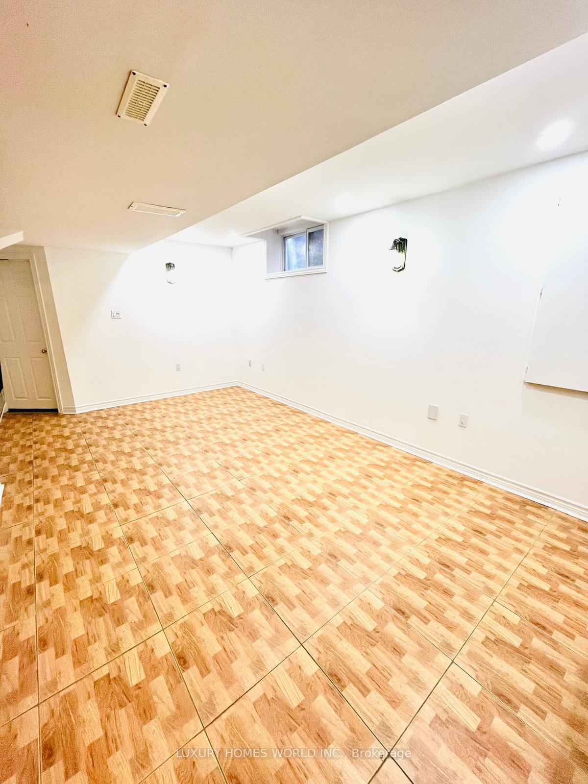 Photo 4 of 30 Avenida Street, Markham, Middlefield — HOMEH