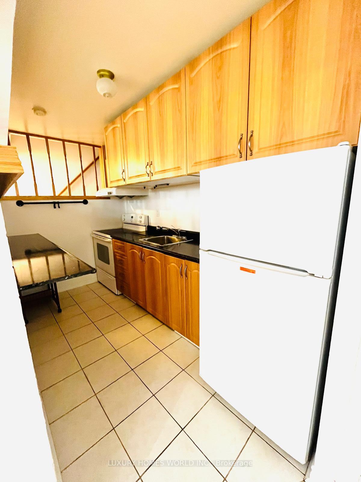 Photo 5 of 30 Avenida Street, Markham, Middlefield — HOMEH