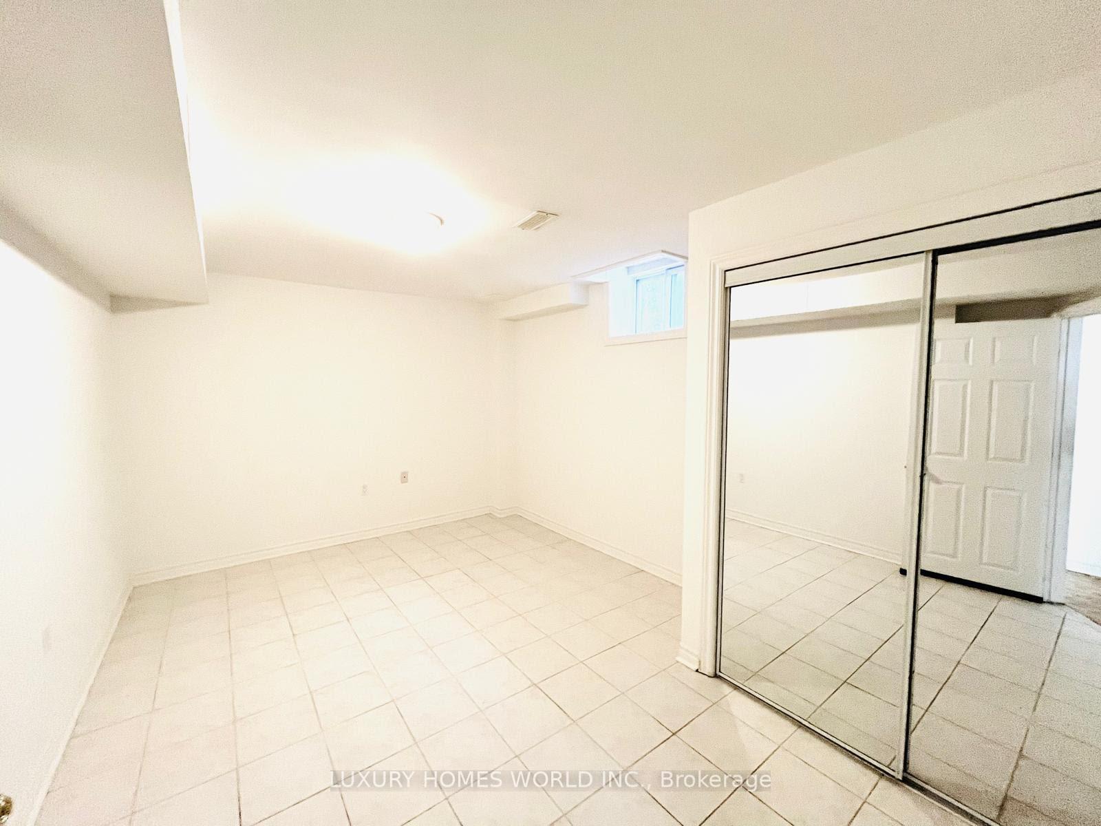 Photo 6 of 30 Avenida Street, Markham, Middlefield — HOMEH