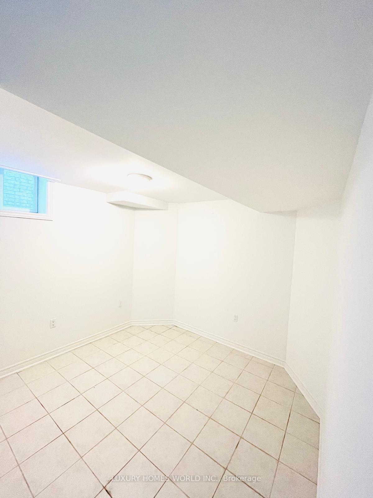 Photo 7 of 30 Avenida Street, Markham, Middlefield — HOMEH