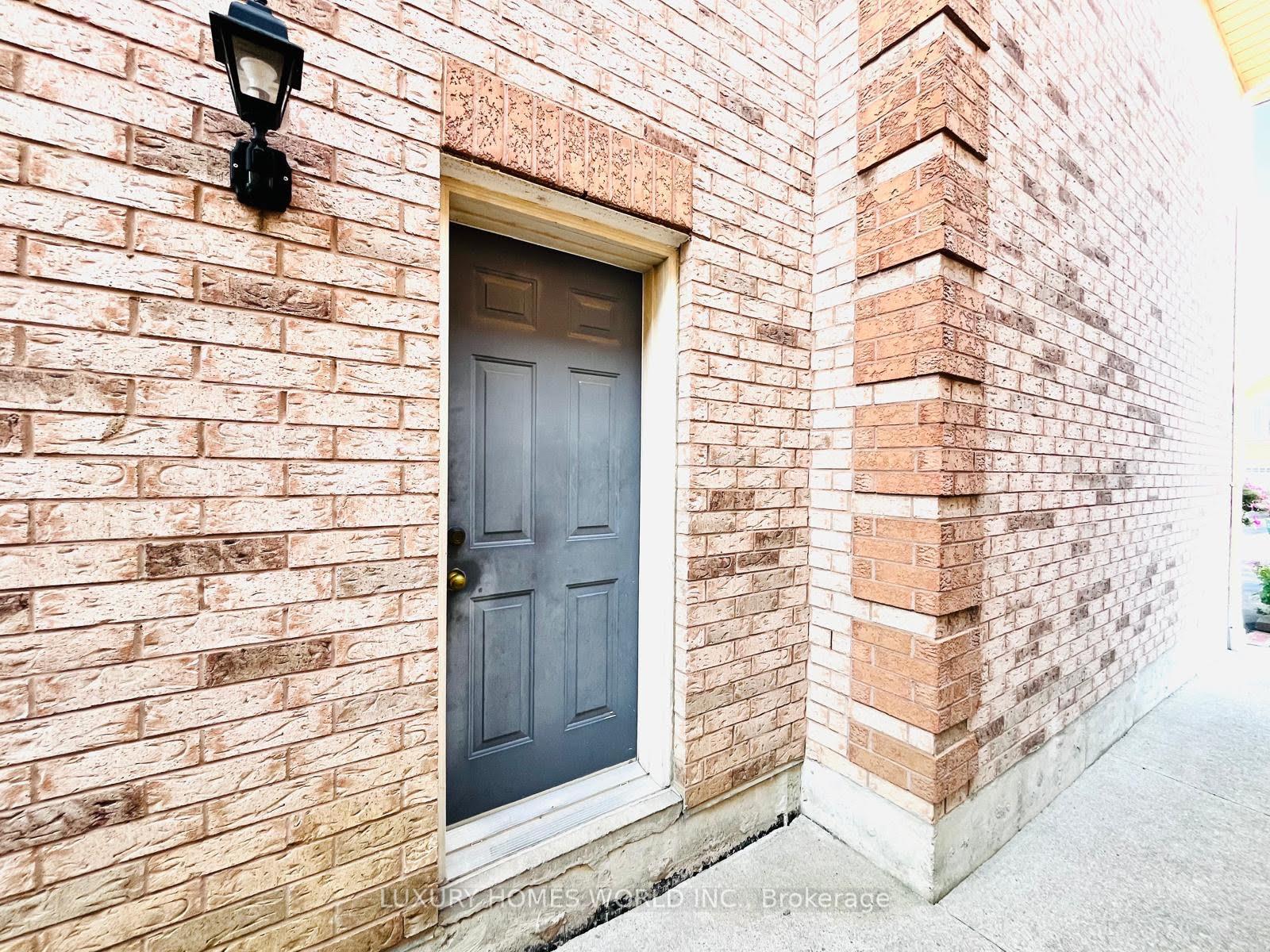 Photo 10 of 30 Avenida Street, Markham, Middlefield — HOMEH