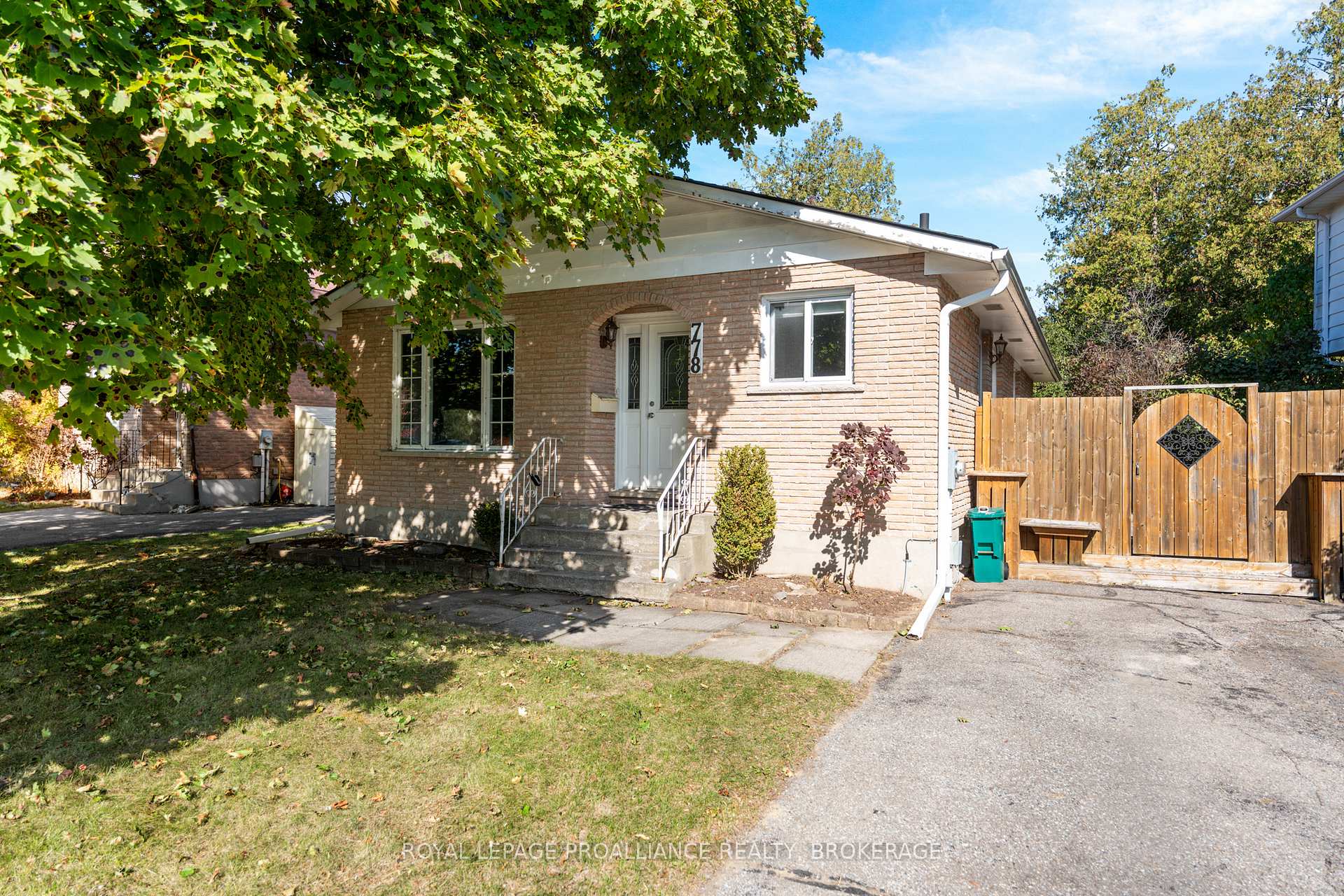 Photo 2 of 778 Cedarwood Drive, Kingston, City Northwest — HOMEH