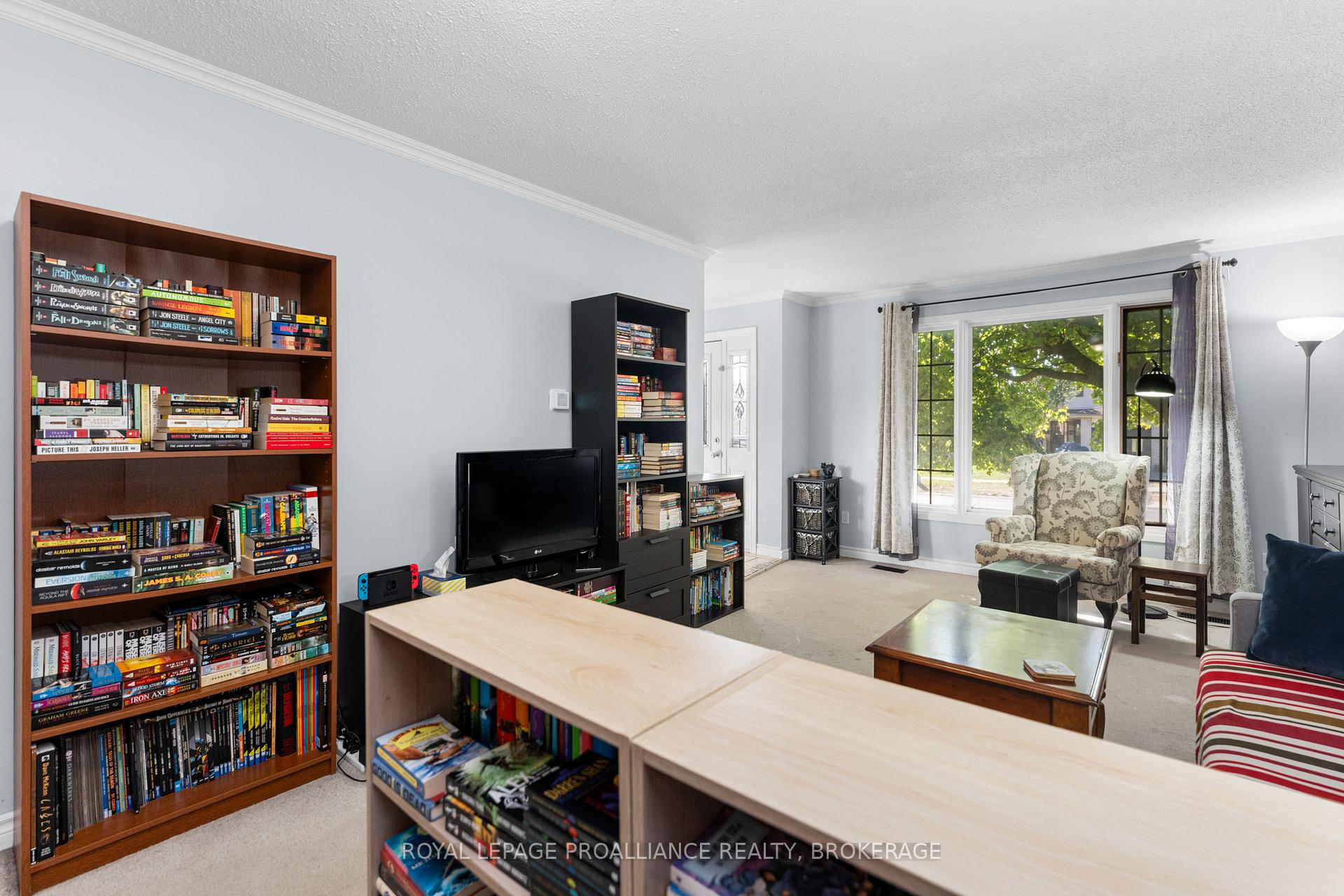 Photo 9 of 778 Cedarwood Drive, Kingston, City Northwest — HOMEH