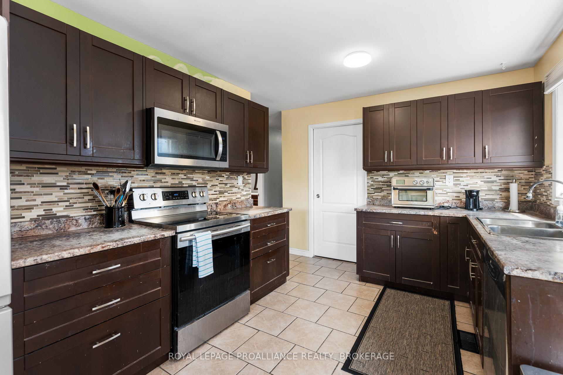 Photo 13 of 778 Cedarwood Drive, Kingston, City Northwest — HOMEH