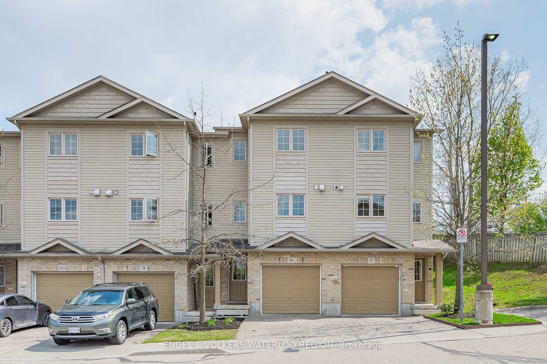 Photo 3 of Unit B8, 155 Highland Crescent, Kitchener — HOMEH