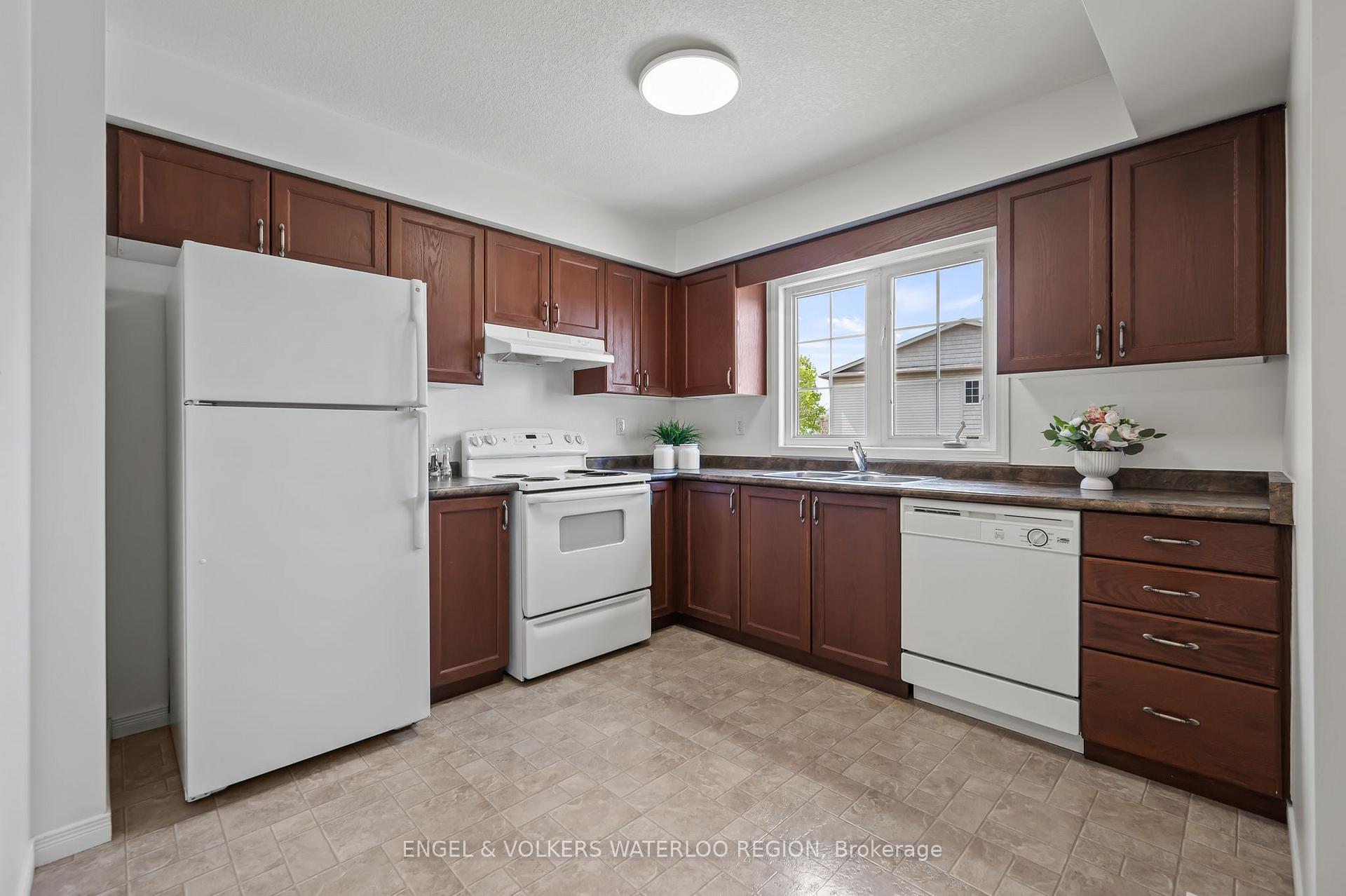 Photo 13 of Unit B8, 155 Highland Crescent, Kitchener — HOMEH
