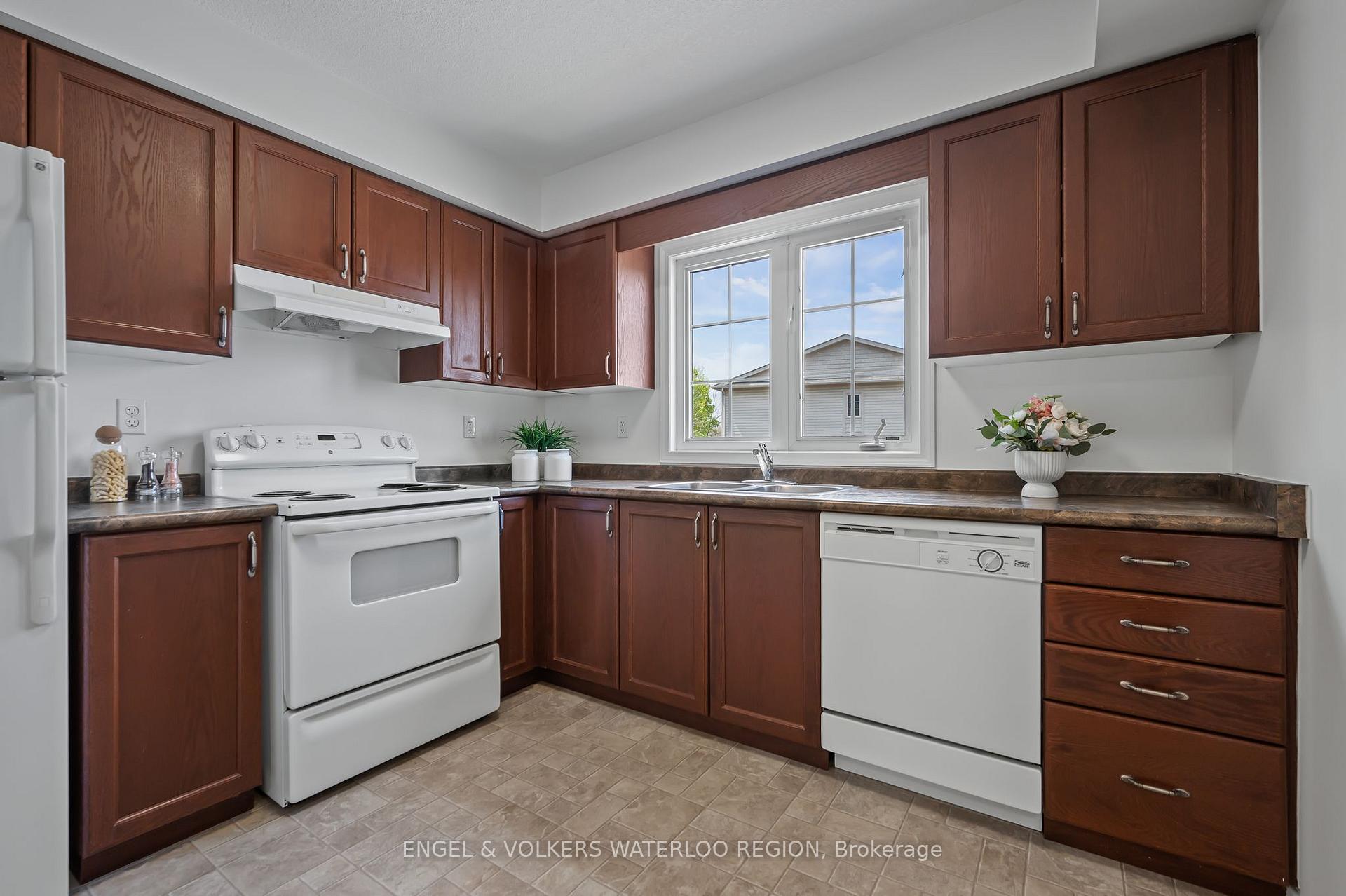 Photo 14 of Unit B8, 155 Highland Crescent, Kitchener — HOMEH