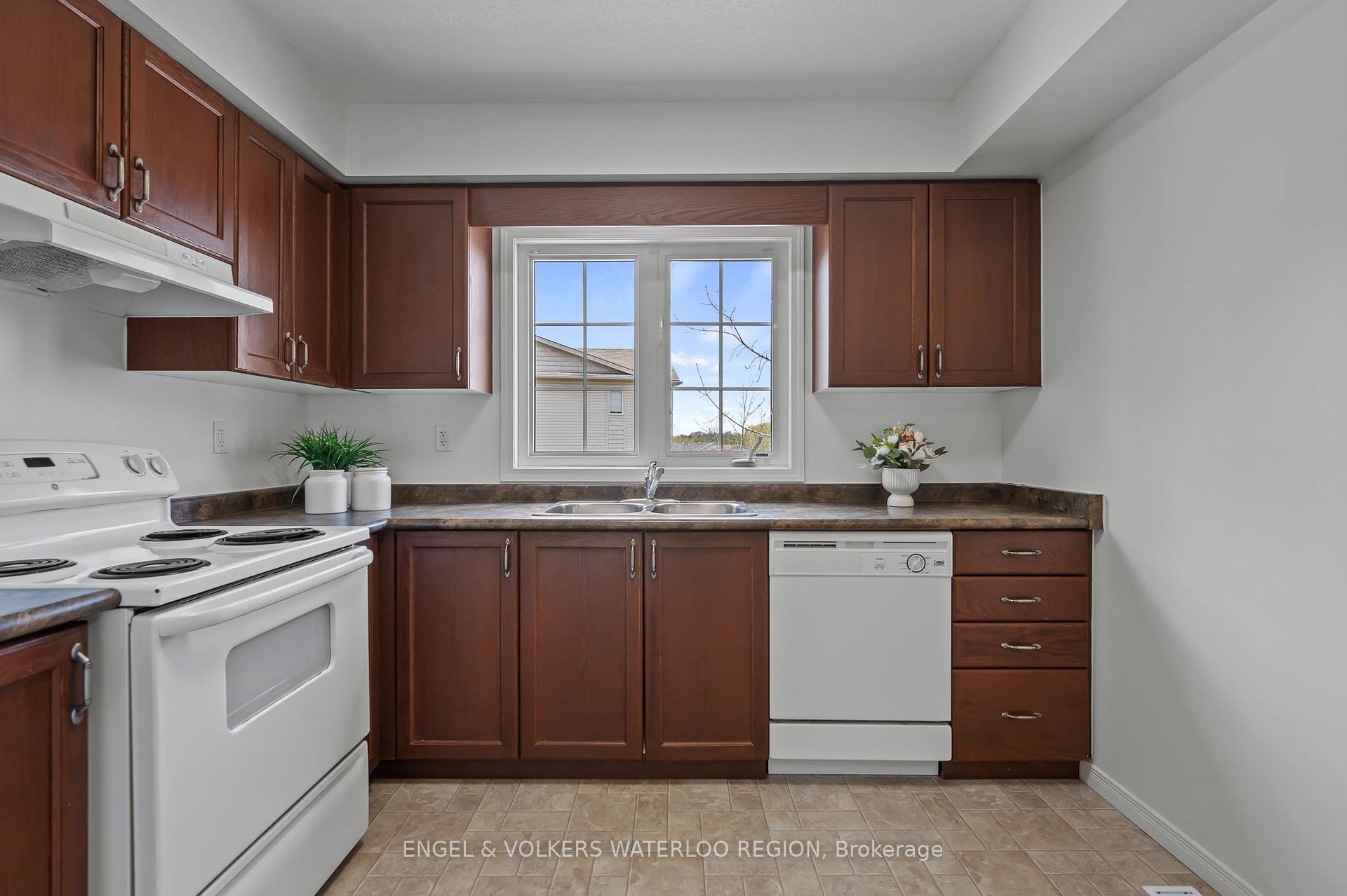 Photo 15 of Unit B8, 155 Highland Crescent, Kitchener — HOMEH