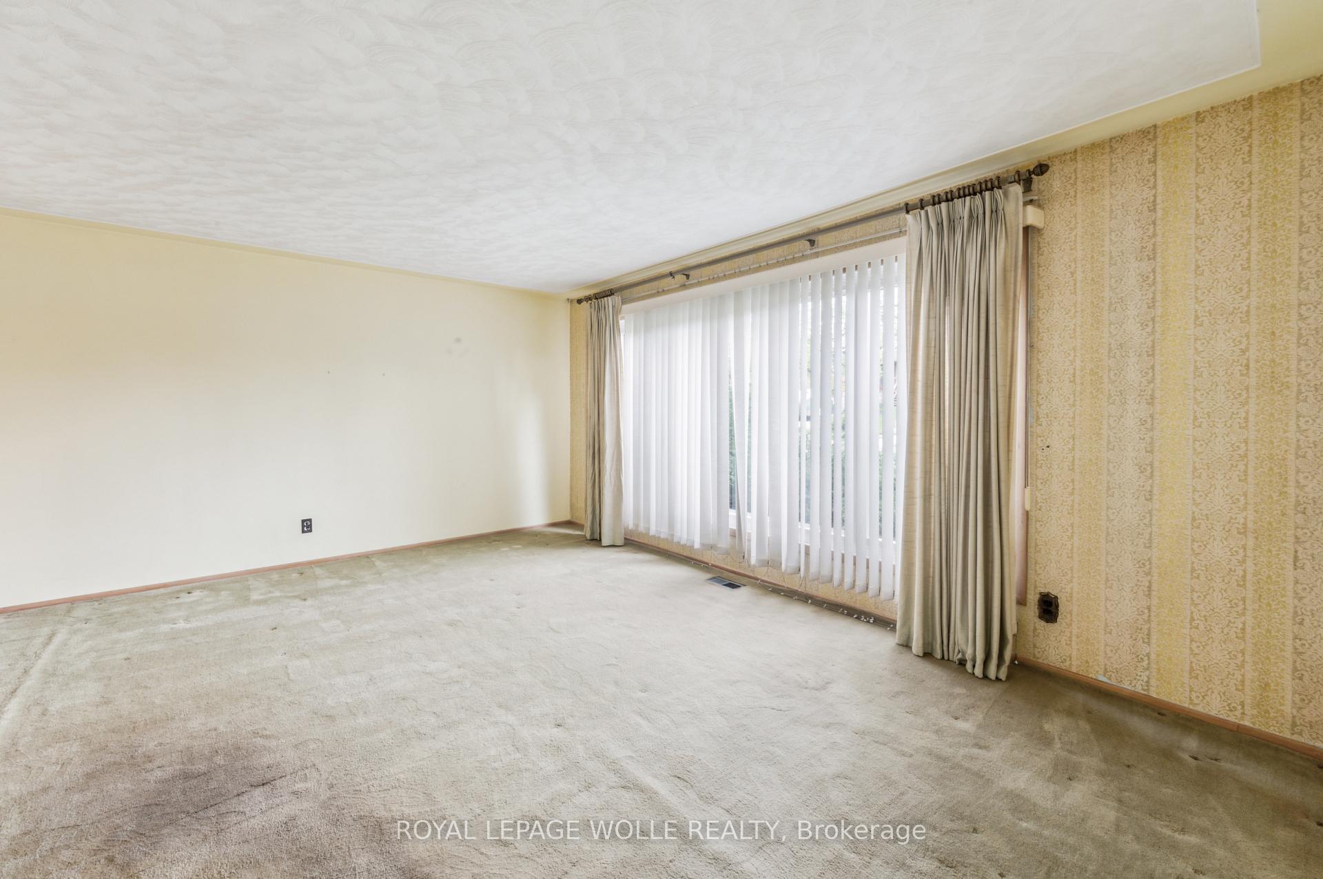 Photo 7 of 207 Sweetbriar Drive, Kitchener — HOMEH