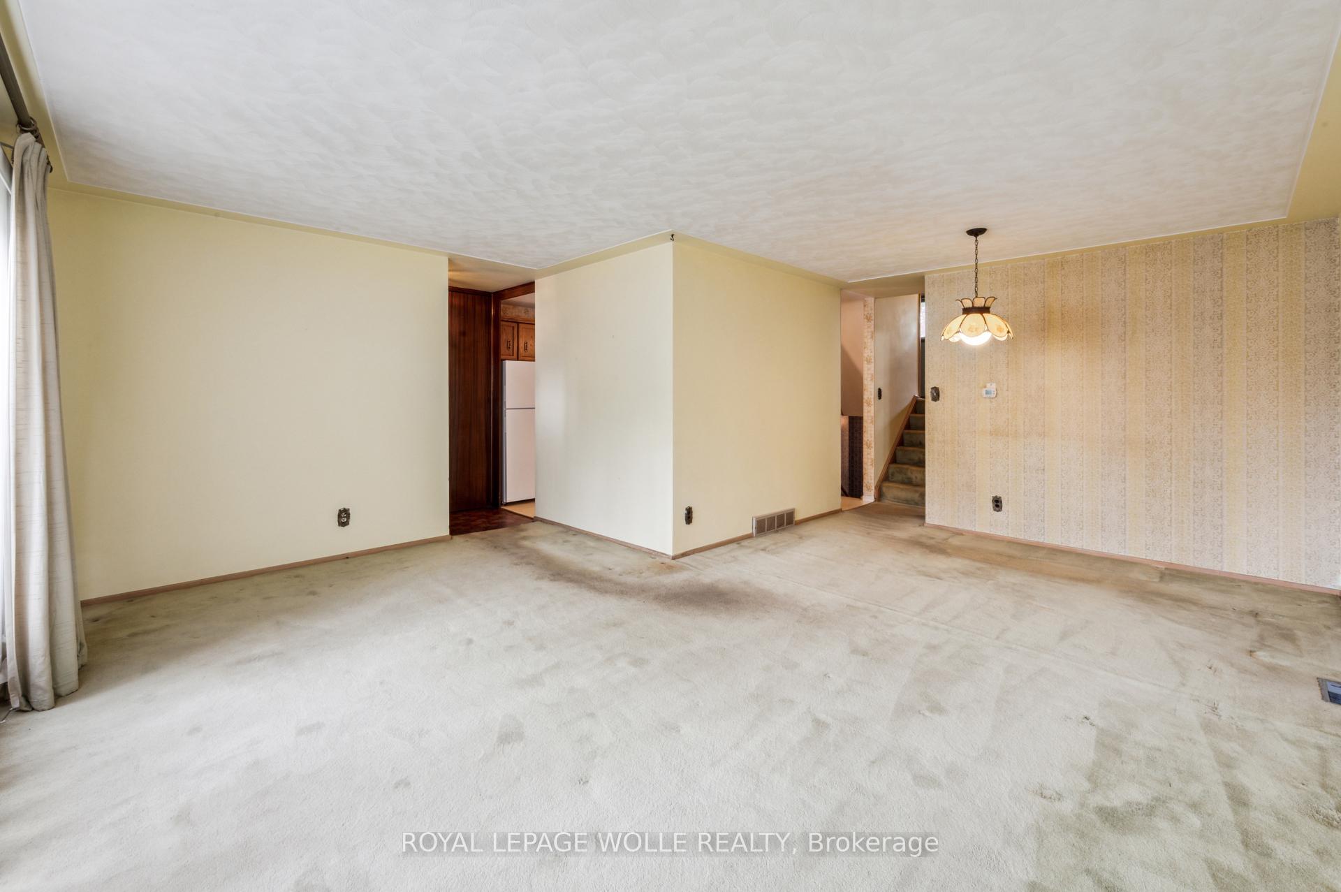 Photo 9 of 207 Sweetbriar Drive, Kitchener — HOMEH