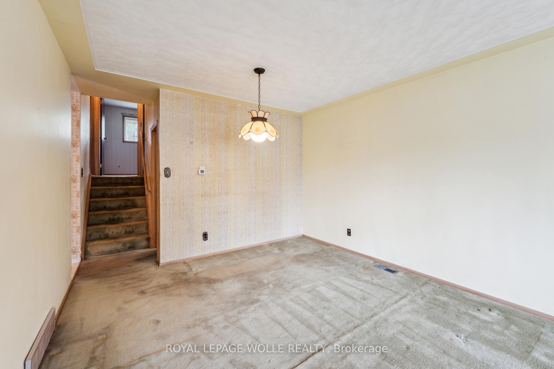 Photo 10 of 207 Sweetbriar Drive, Kitchener — HOMEH