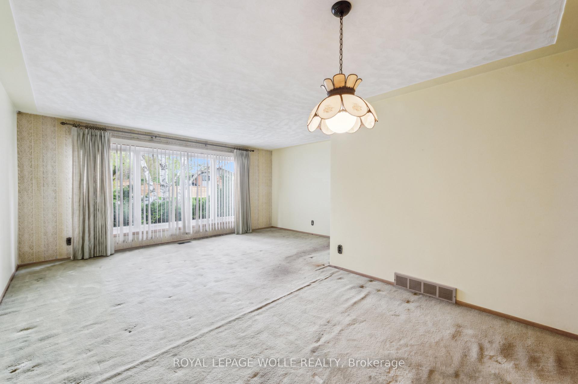 Photo 12 of 207 Sweetbriar Drive, Kitchener — HOMEH