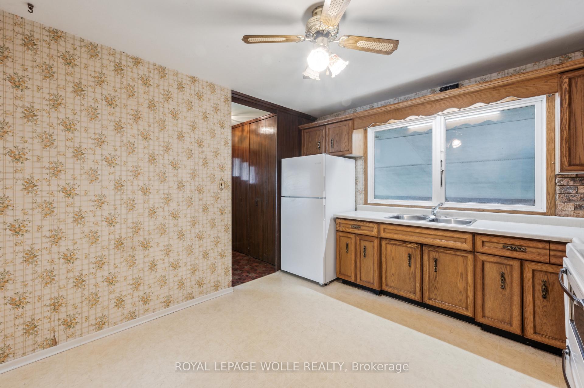 Photo 13 of 207 Sweetbriar Drive, Kitchener — HOMEH
