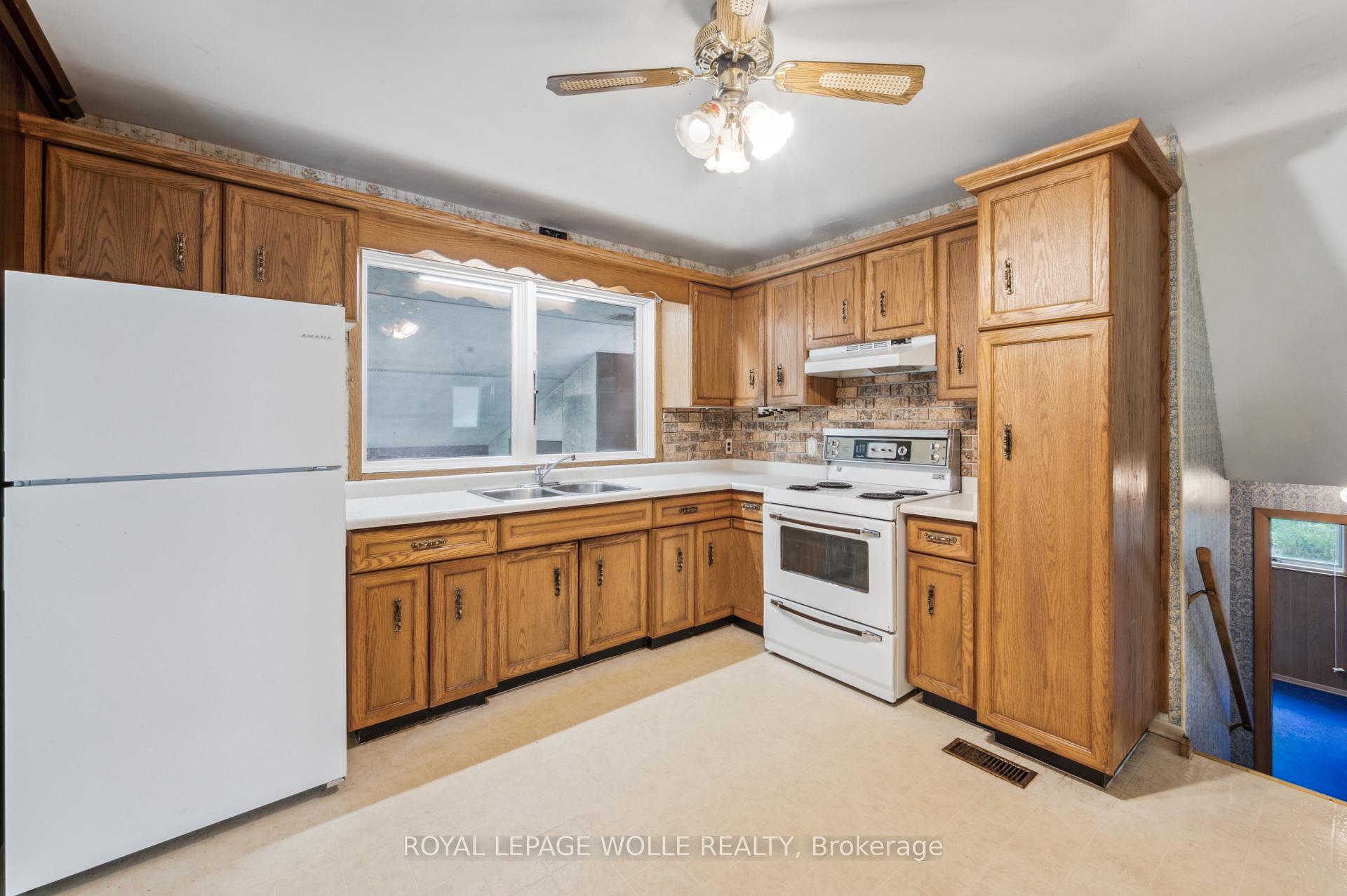 Photo 14 of 207 Sweetbriar Drive, Kitchener — HOMEH