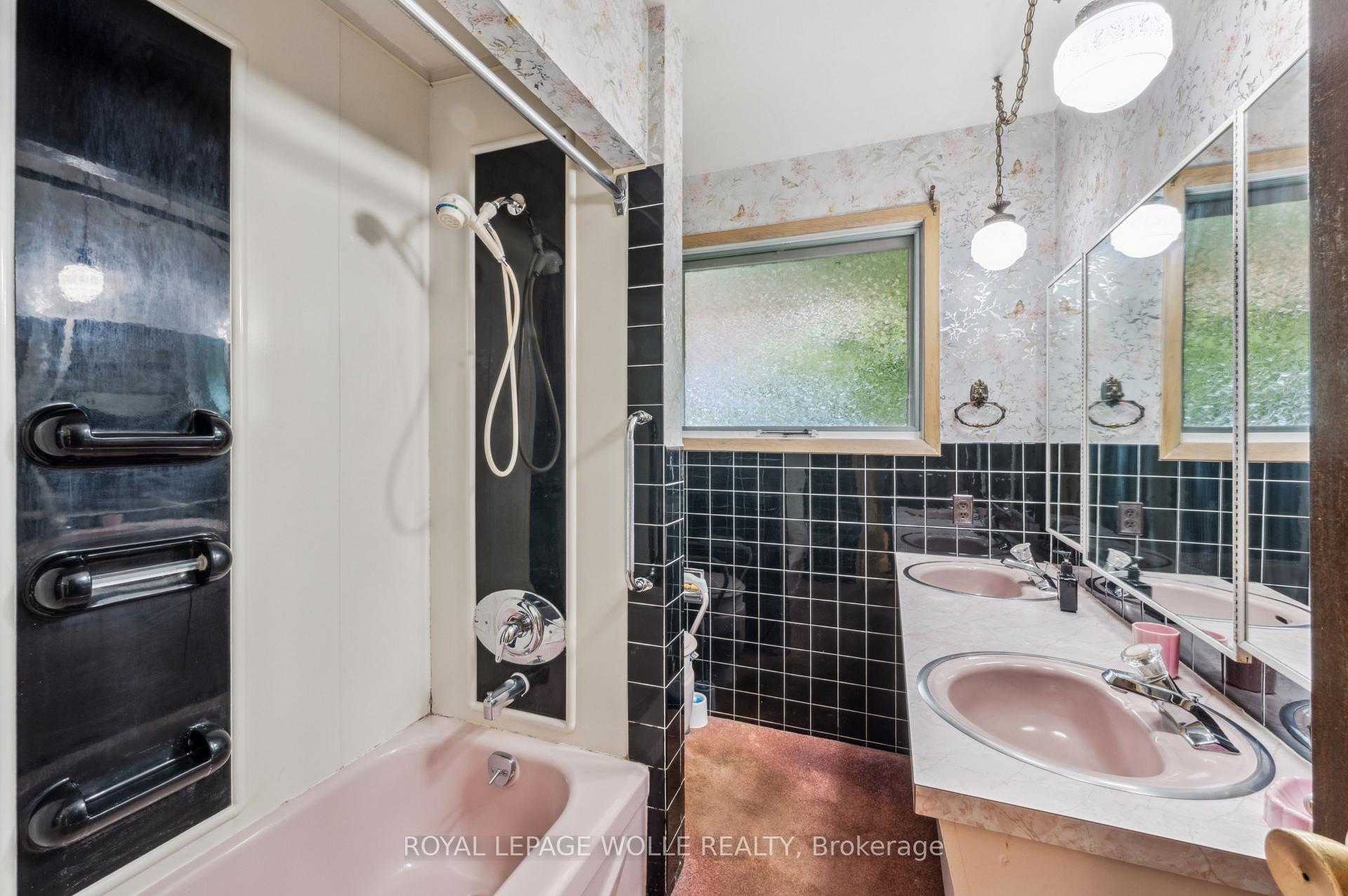 Photo 17 of 207 Sweetbriar Drive, Kitchener — HOMEH