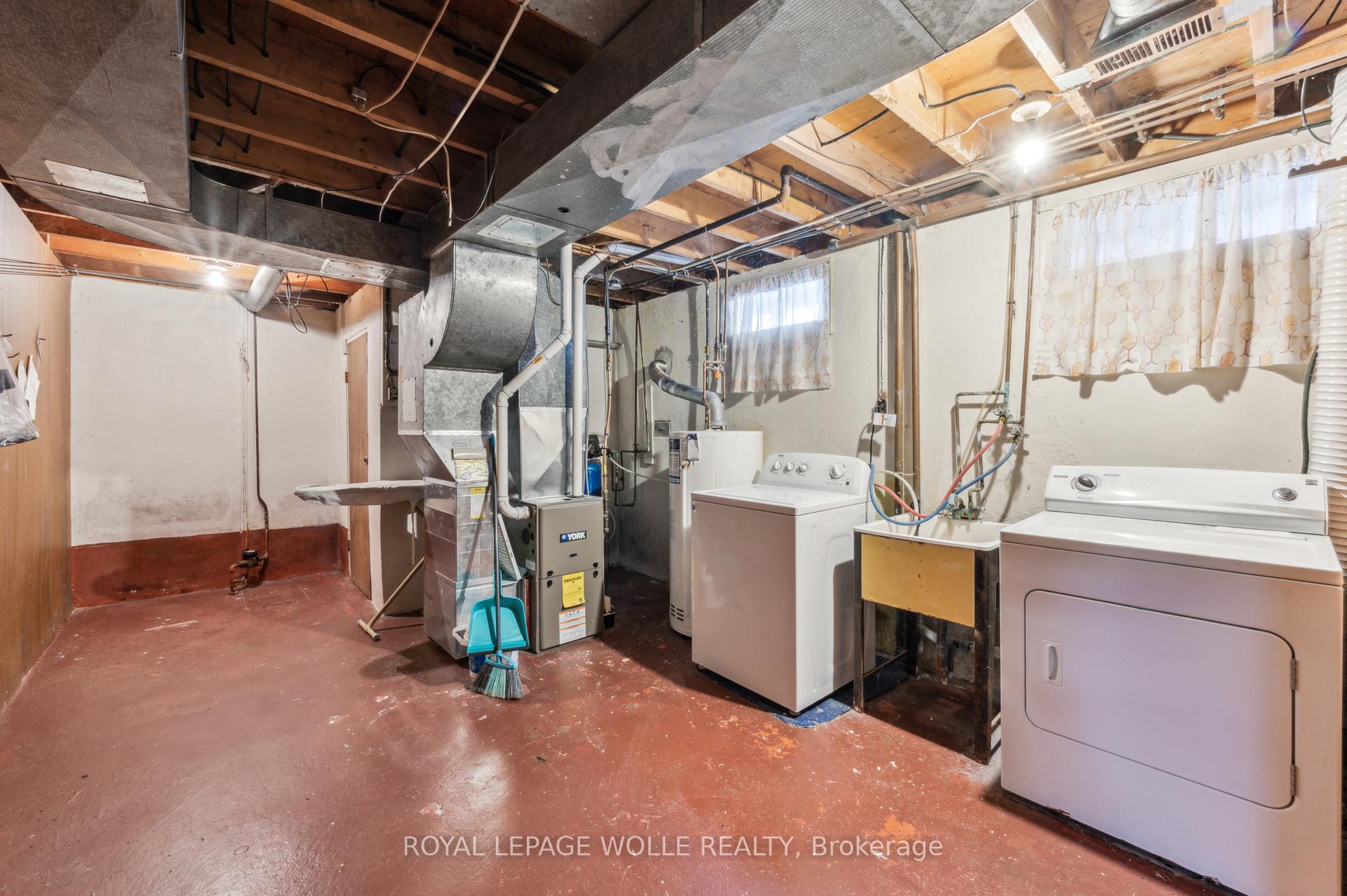 Photo 31 of 207 Sweetbriar Drive, Kitchener — HOMEH