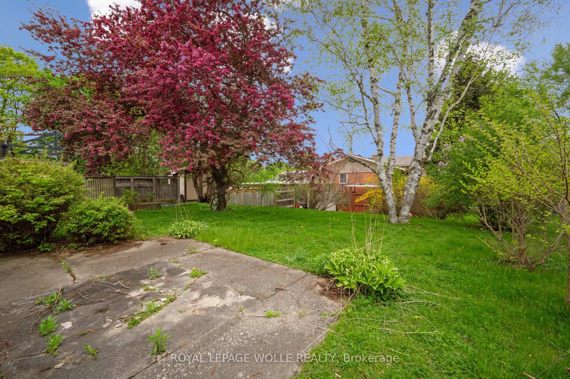 Photo 37 of 207 Sweetbriar Drive, Kitchener — HOMEH