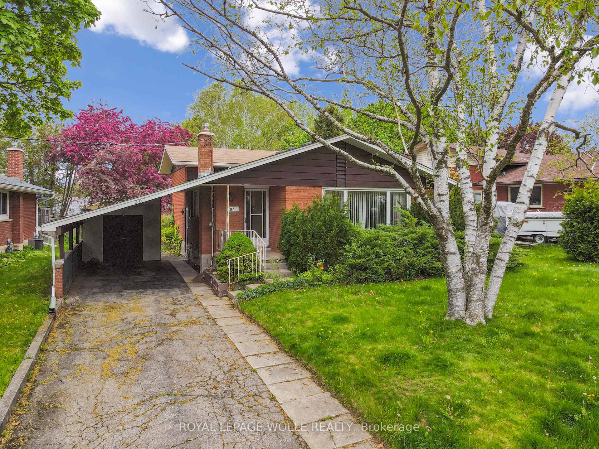 Photo 40 of 207 Sweetbriar Drive, Kitchener — HOMEH