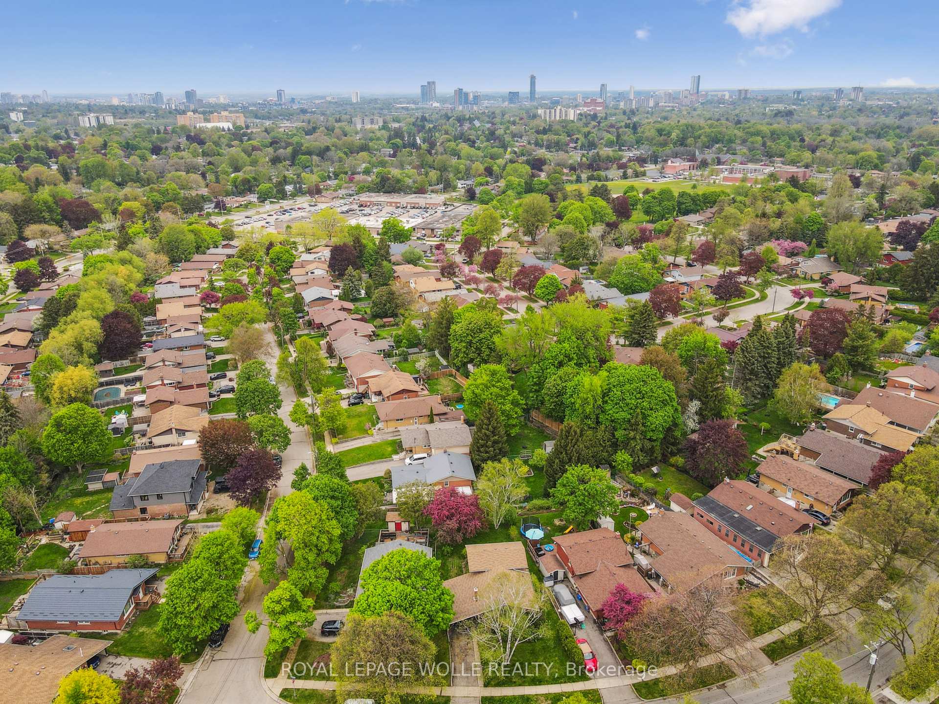 Photo 41 of 207 Sweetbriar Drive, Kitchener — HOMEH