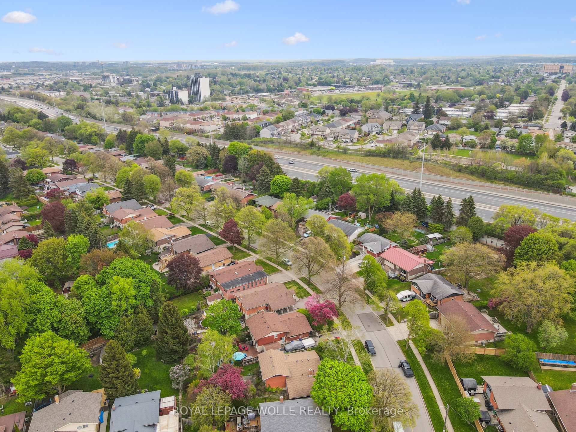 Photo 43 of 207 Sweetbriar Drive, Kitchener — HOMEH