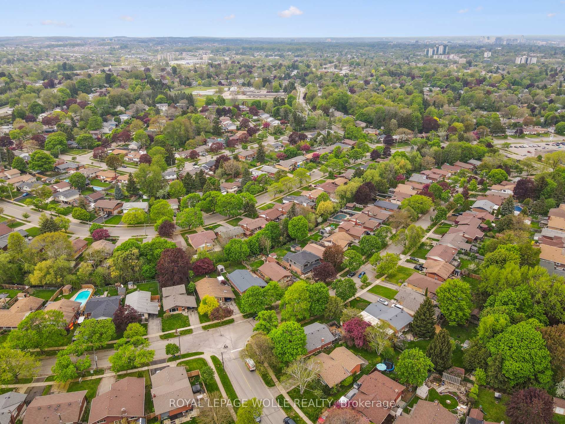 Photo 44 of 207 Sweetbriar Drive, Kitchener — HOMEH