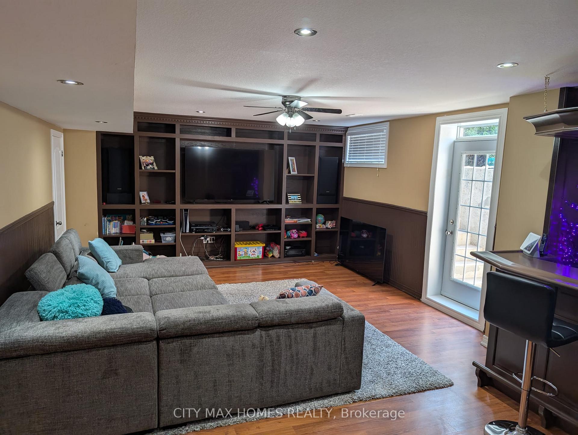 Photo 2 of 15 Pickard Avenue, Hamilton, Ancaster — HOMEH