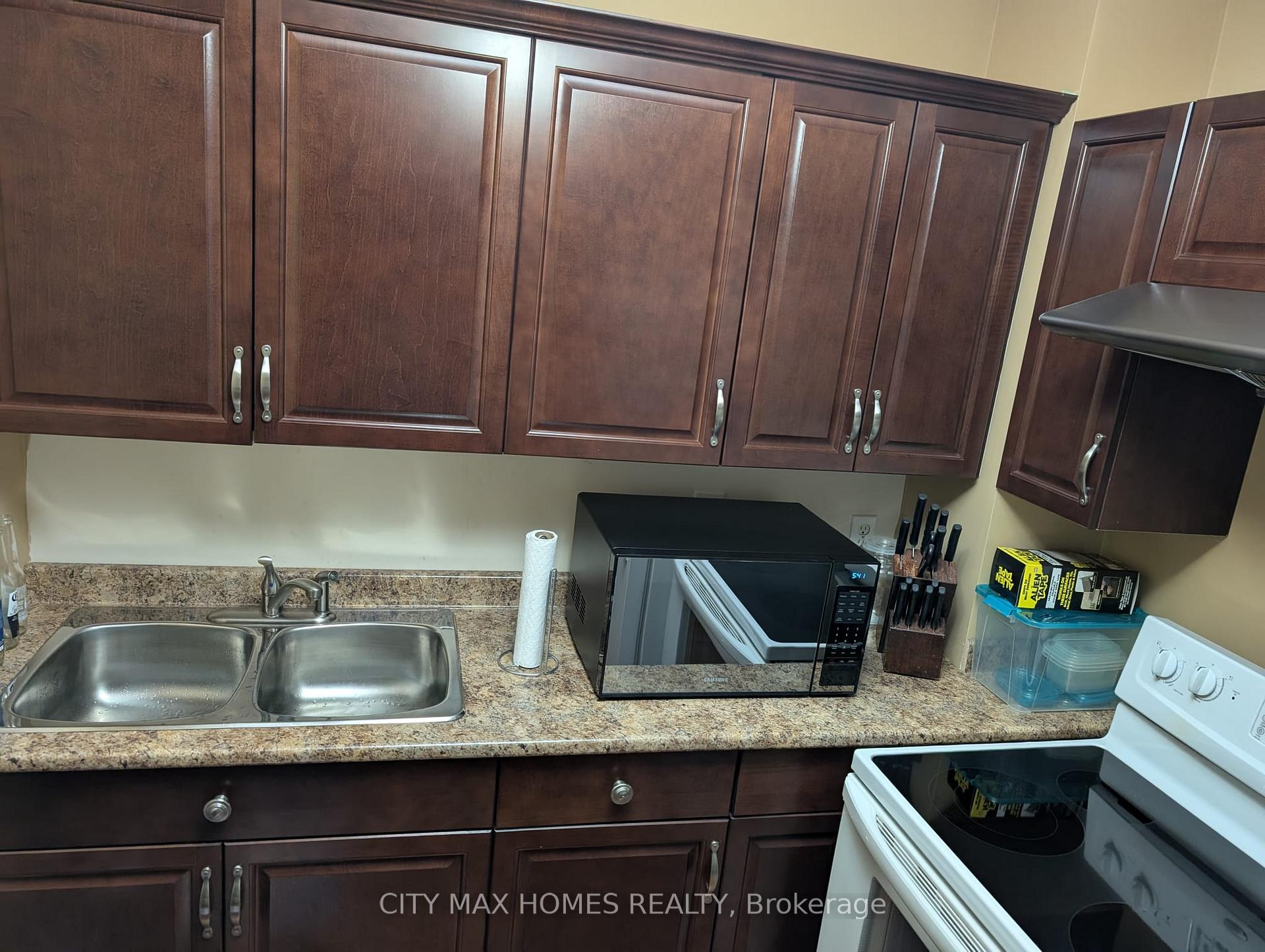 Photo 7 of 15 Pickard Avenue, Hamilton, Ancaster — HOMEH