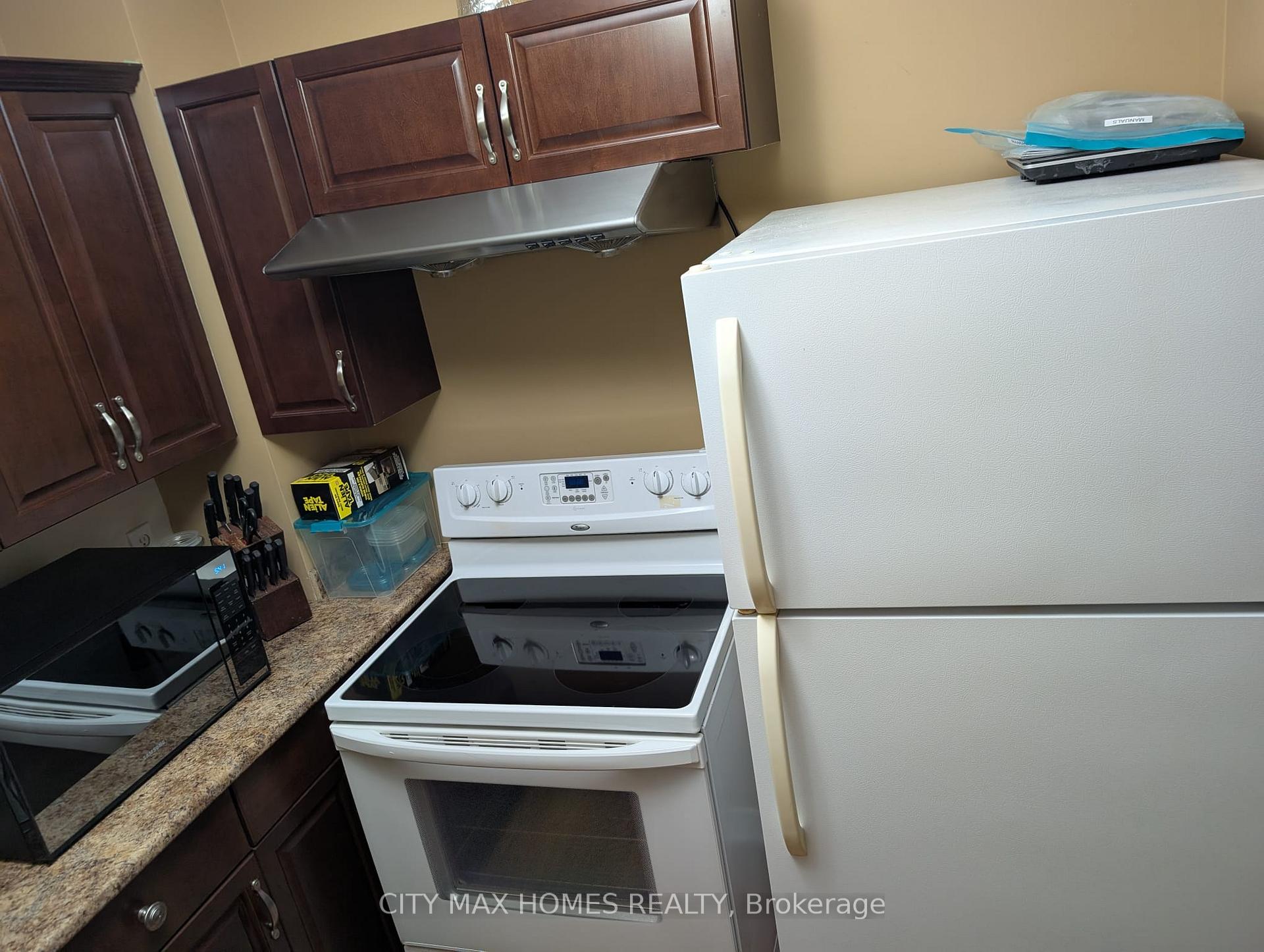 Photo 8 of 15 Pickard Avenue, Hamilton, Ancaster — HOMEH