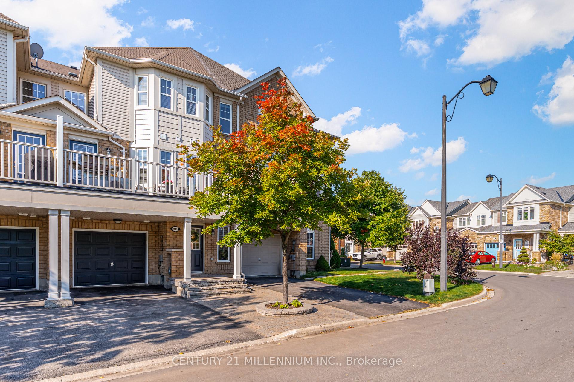 Photo 3 of 914 Ambroise Crescent, Milton, Coates — HOMEH