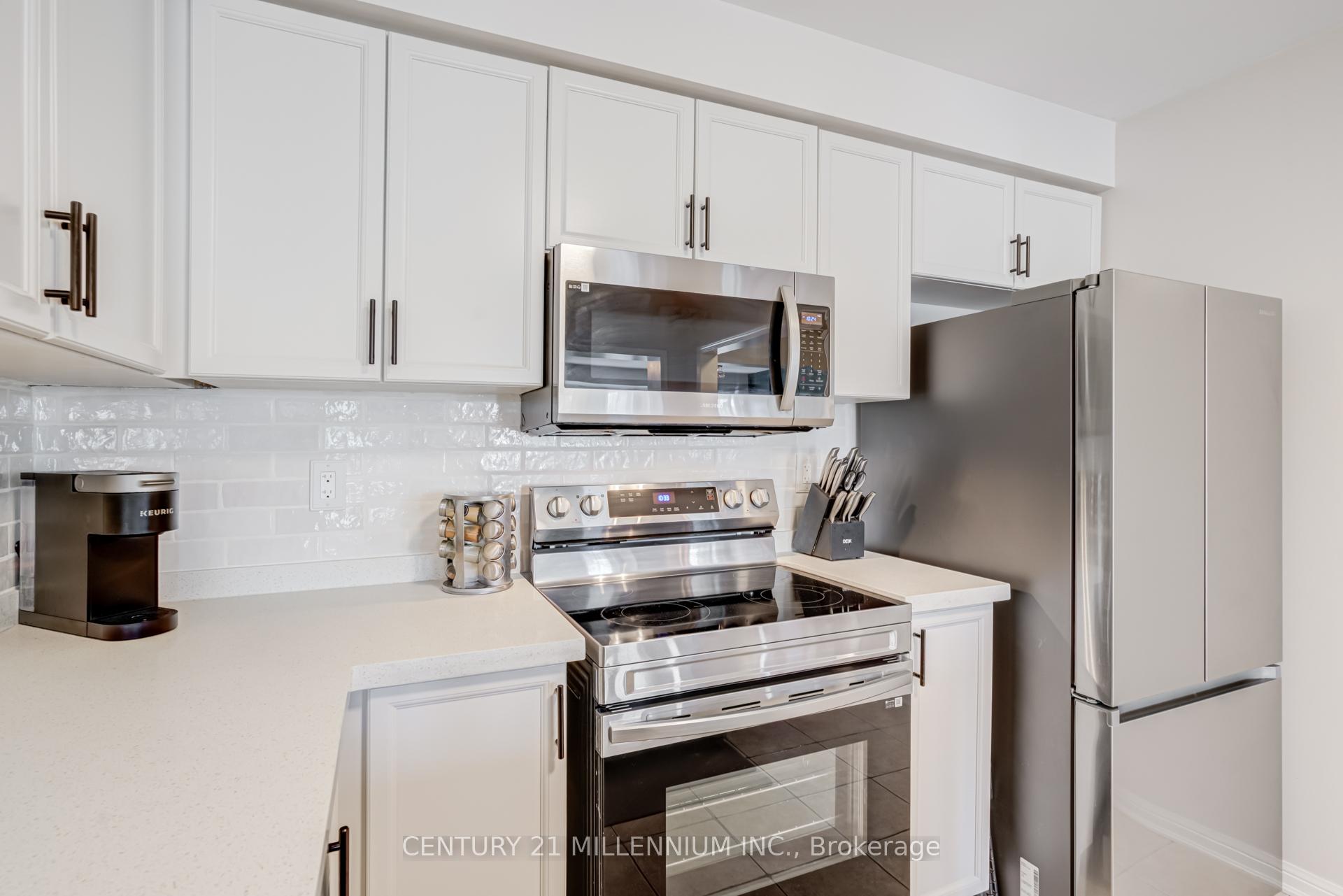 Photo 12 of 914 Ambroise Crescent, Milton, Coates — HOMEH