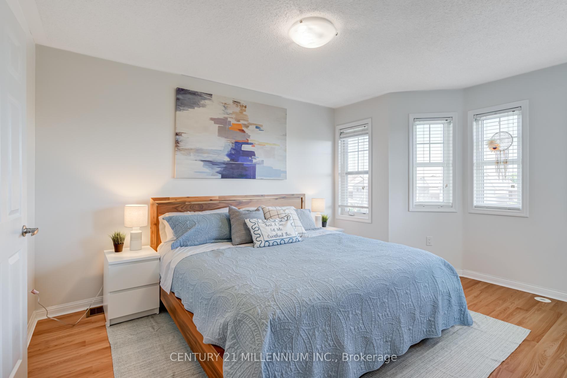 Photo 23 of 914 Ambroise Crescent, Milton, Coates — HOMEH