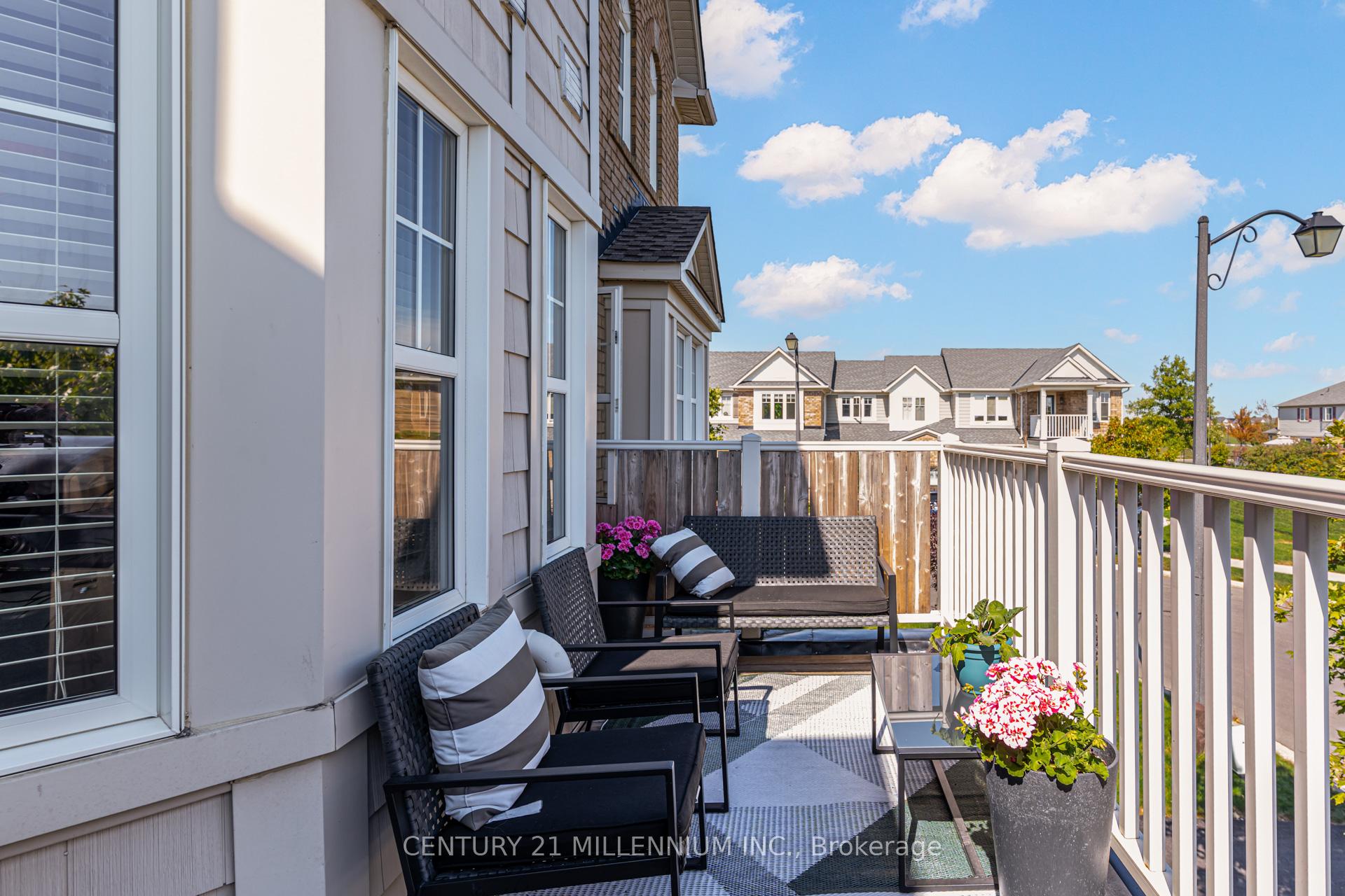 Photo 33 of 914 Ambroise Crescent, Milton, Coates — HOMEH