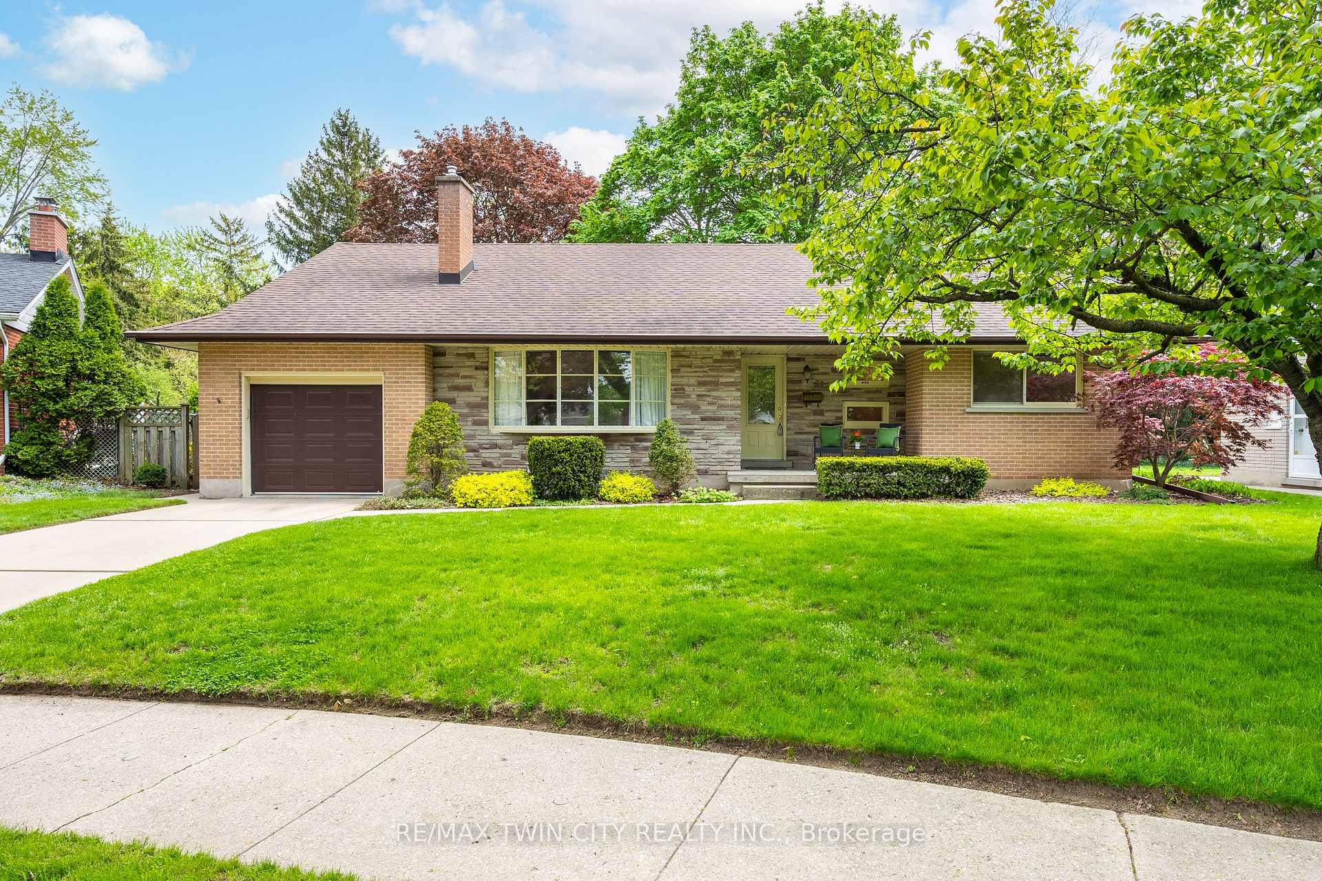 Photo 2 of 51 Askin Place, Kitchener — HOMEH