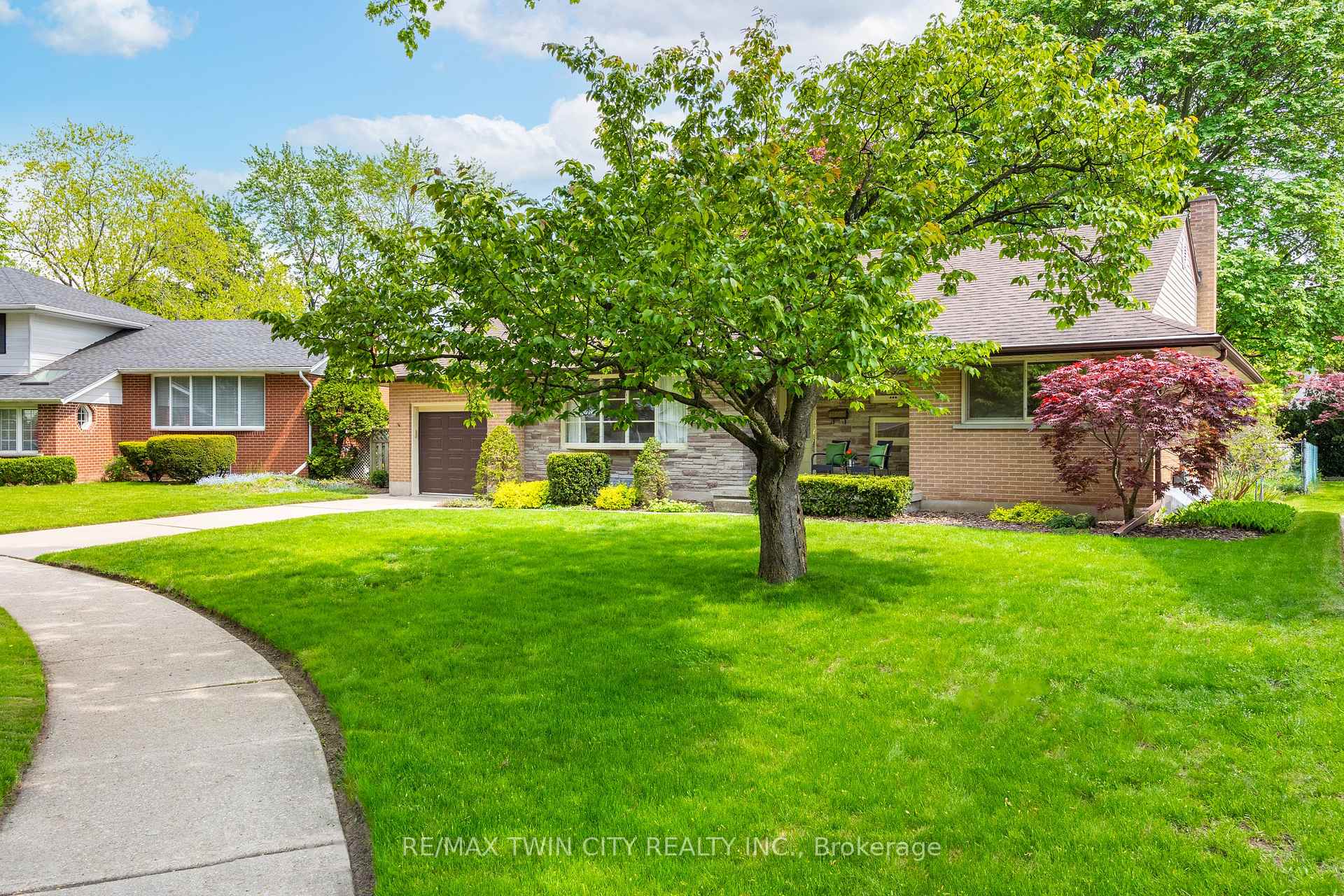 Photo 3 of 51 Askin Place, Kitchener — HOMEH
