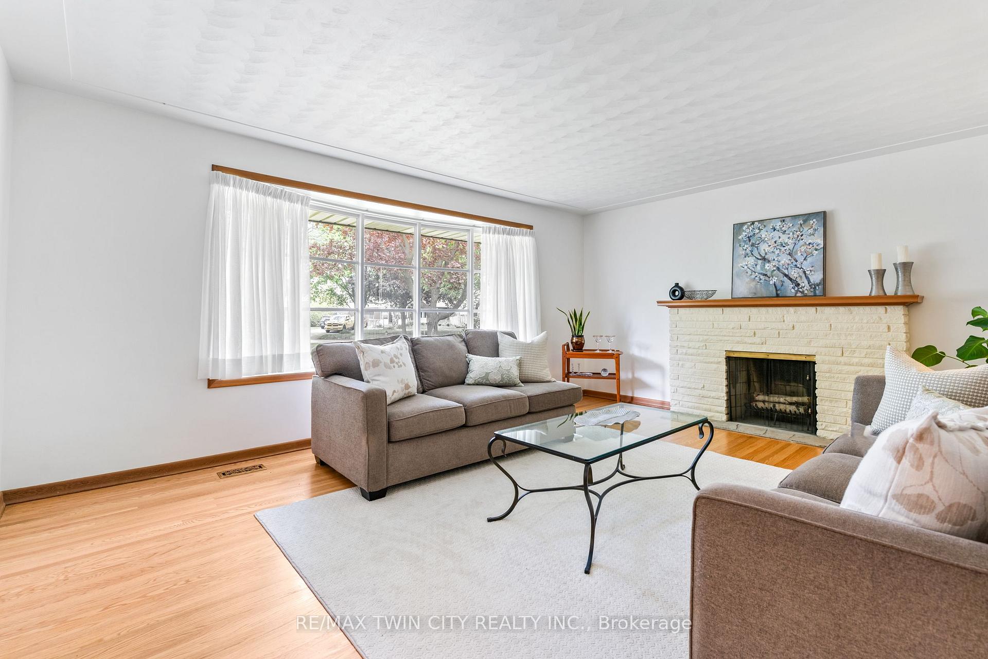 Photo 9 of 51 Askin Place, Kitchener — HOMEH