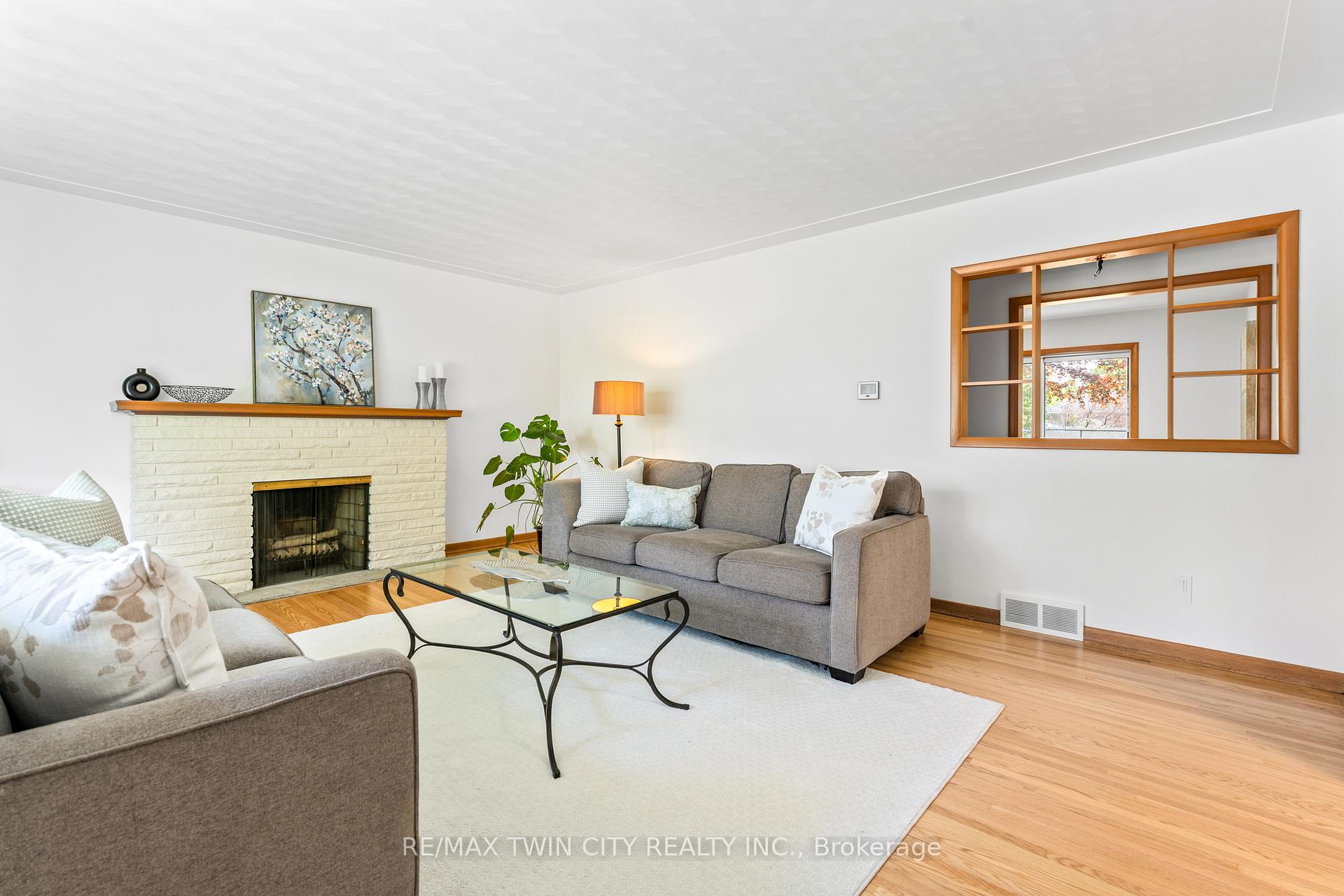 Photo 10 of 51 Askin Place, Kitchener — HOMEH