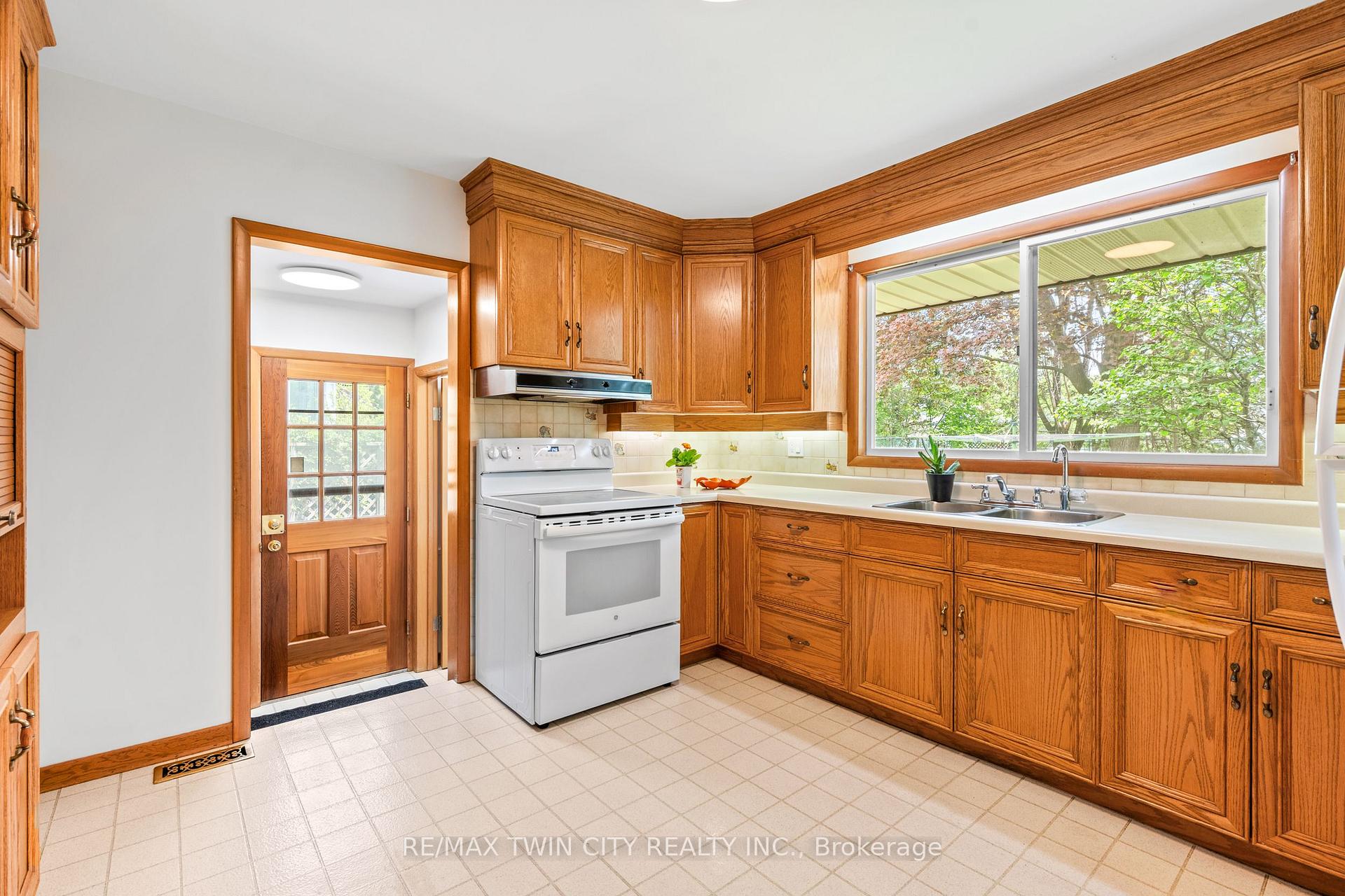 Photo 16 of 51 Askin Place, Kitchener — HOMEH
