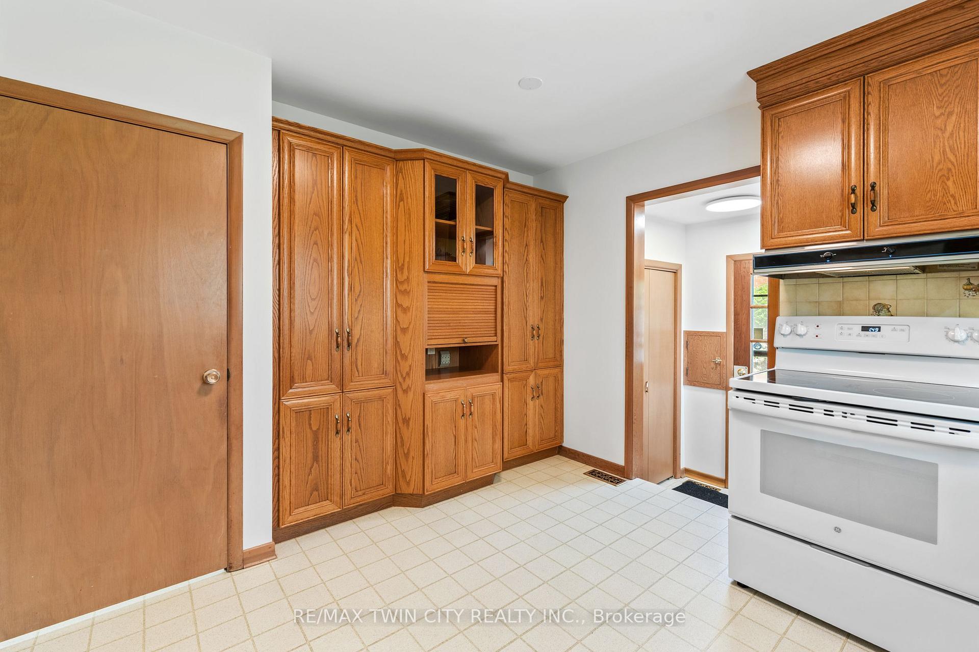 Photo 20 of 51 Askin Place, Kitchener — HOMEH