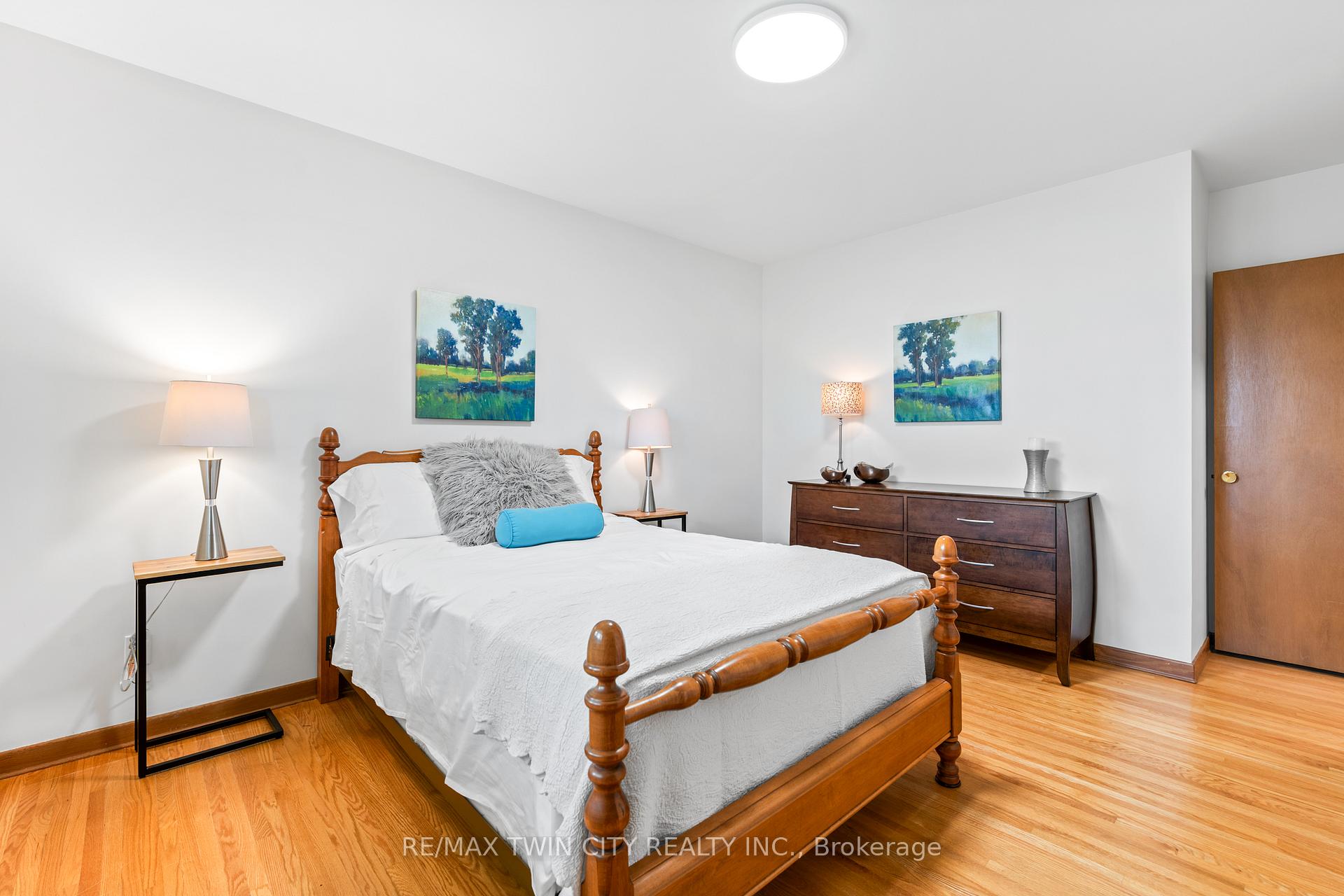 Photo 23 of 51 Askin Place, Kitchener — HOMEH
